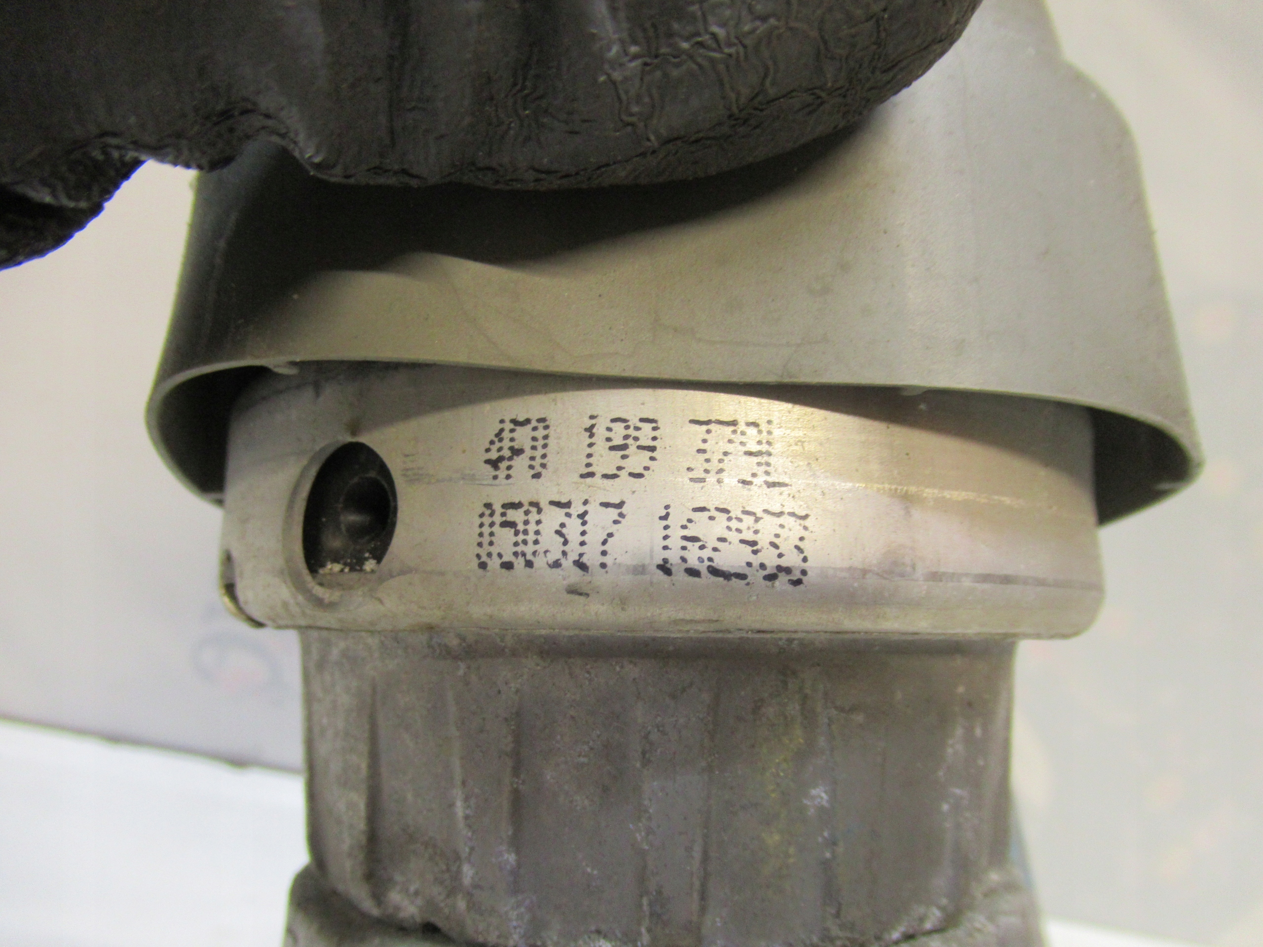 AUDI A6 C6 2.7TDI holder engine mount 4F0199379L