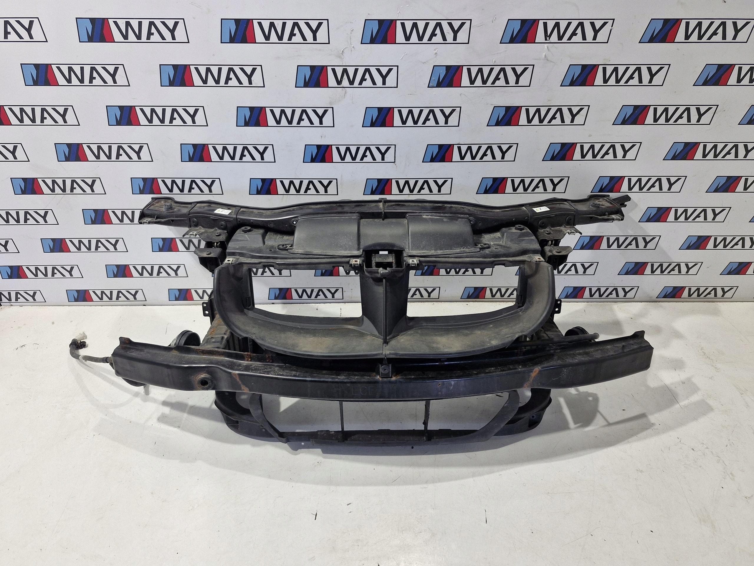 BMW E90 E91 LCI face avant avant traverse