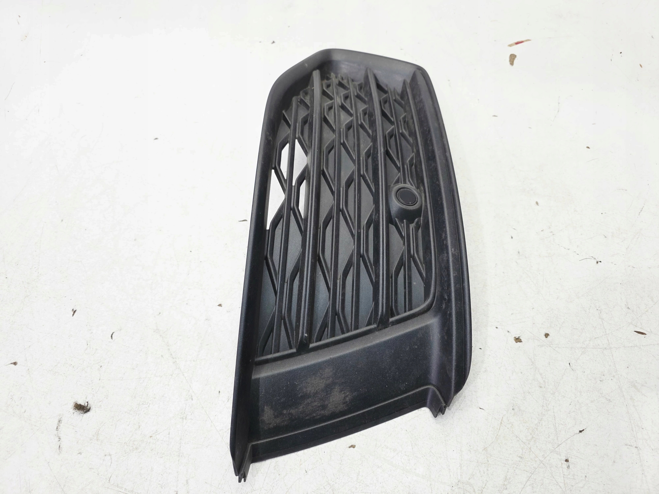 grid grille spoiler of a bumper left AUDI A6 C8 4K0807681