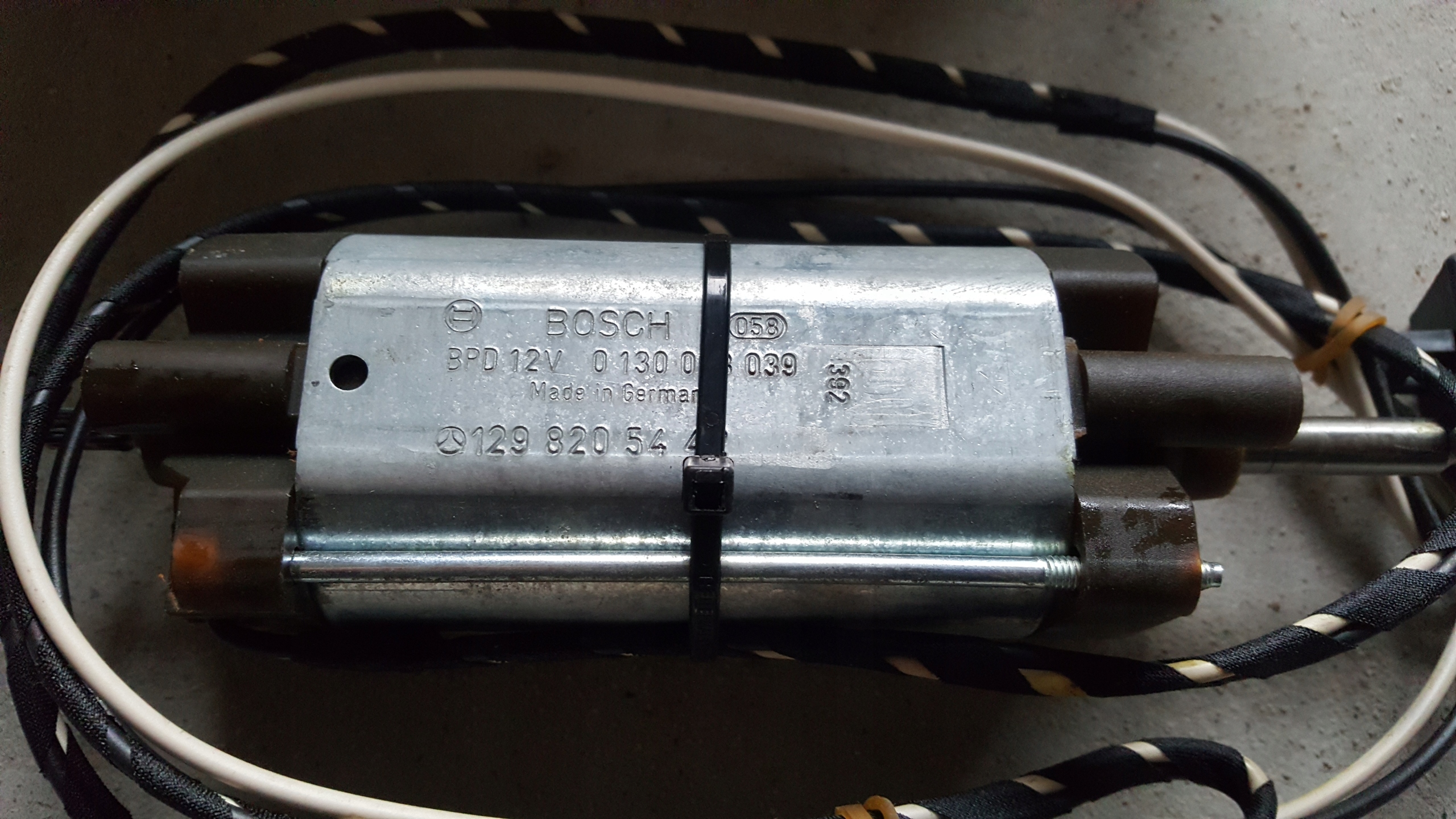 Двигатель сиденья MERCEDES R129 1298205442 новый