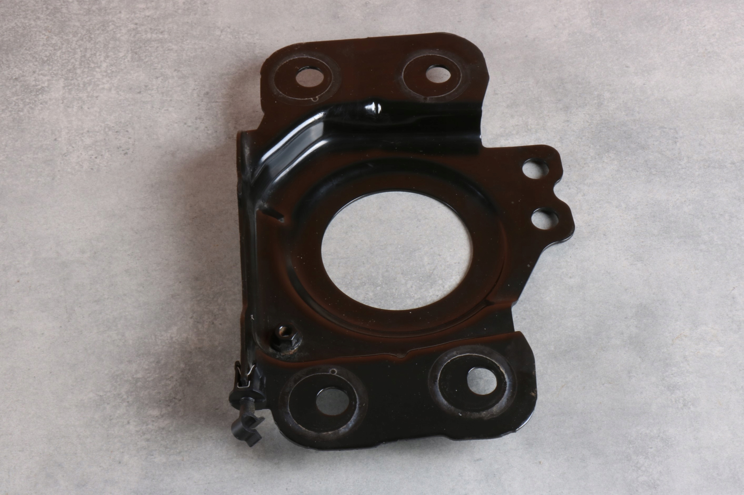 VOLVO XC60 and D4 2.0d D4204T14 bracket console holder 30784277