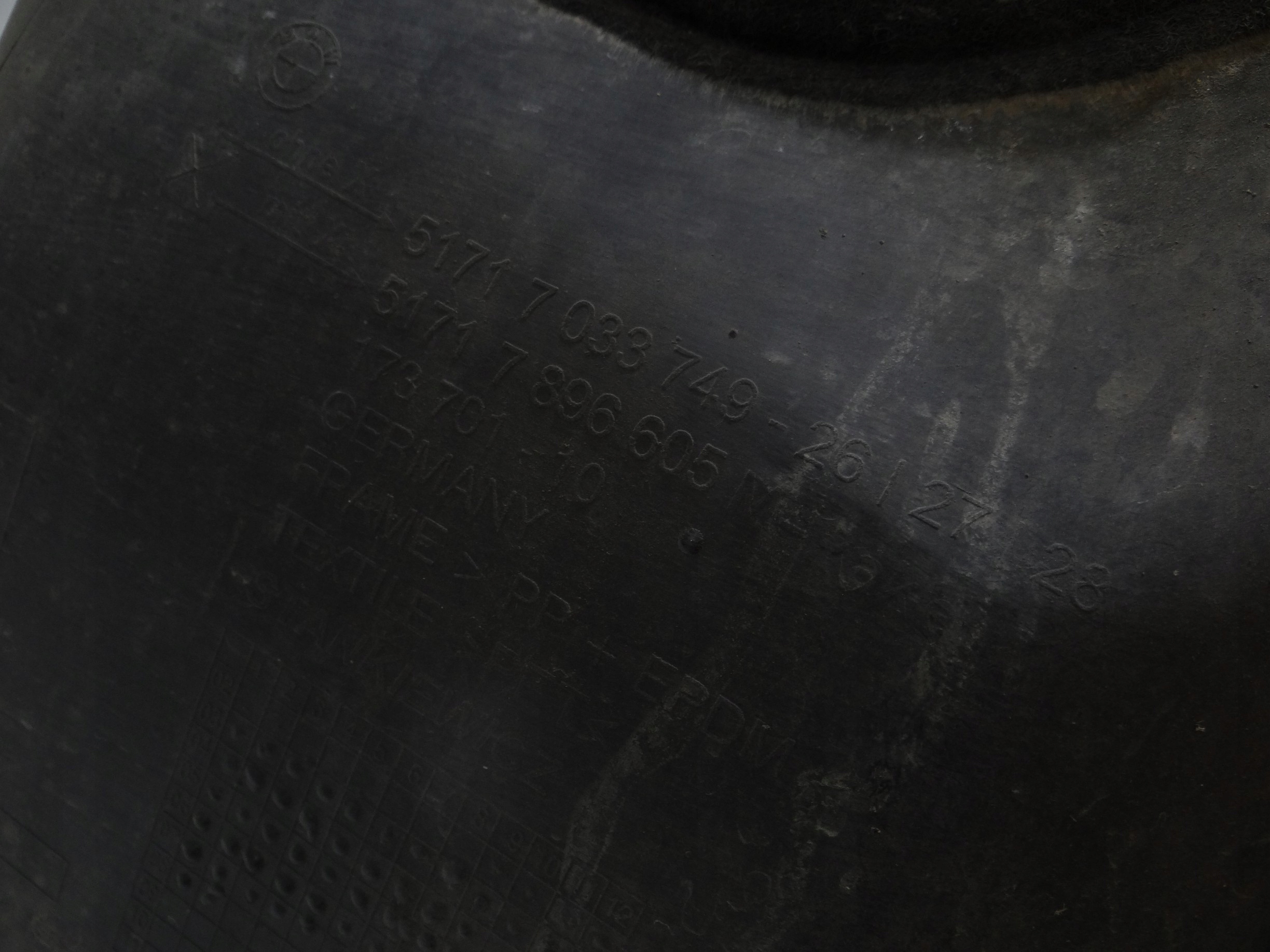 BMW E61 LIFT M PAKIET mudguard left front 7033749