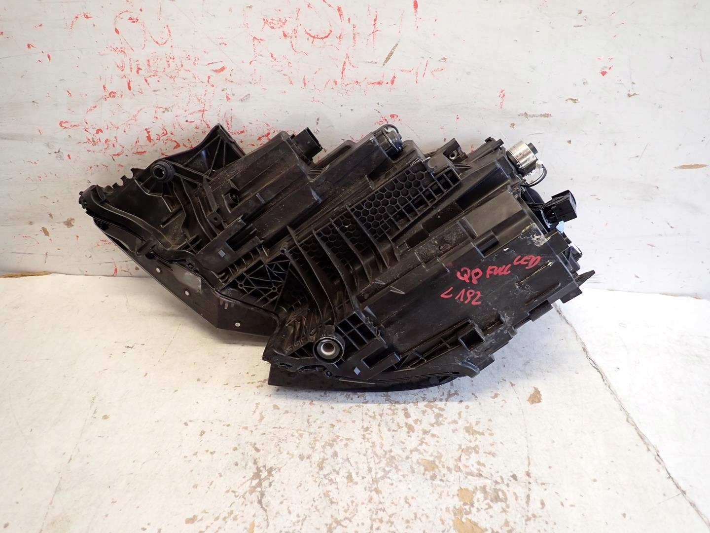 light front front right AUDI Q8 2018- FULL LED MATRIX 4M8941036