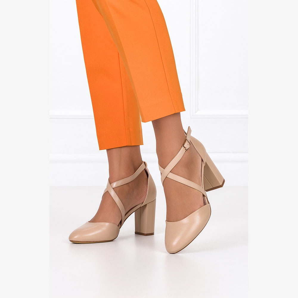 CZÓŁENKA NA STABILNYM OBCASIE SŁUPKU WKŁADKA SKÓRA Płeć kobieta