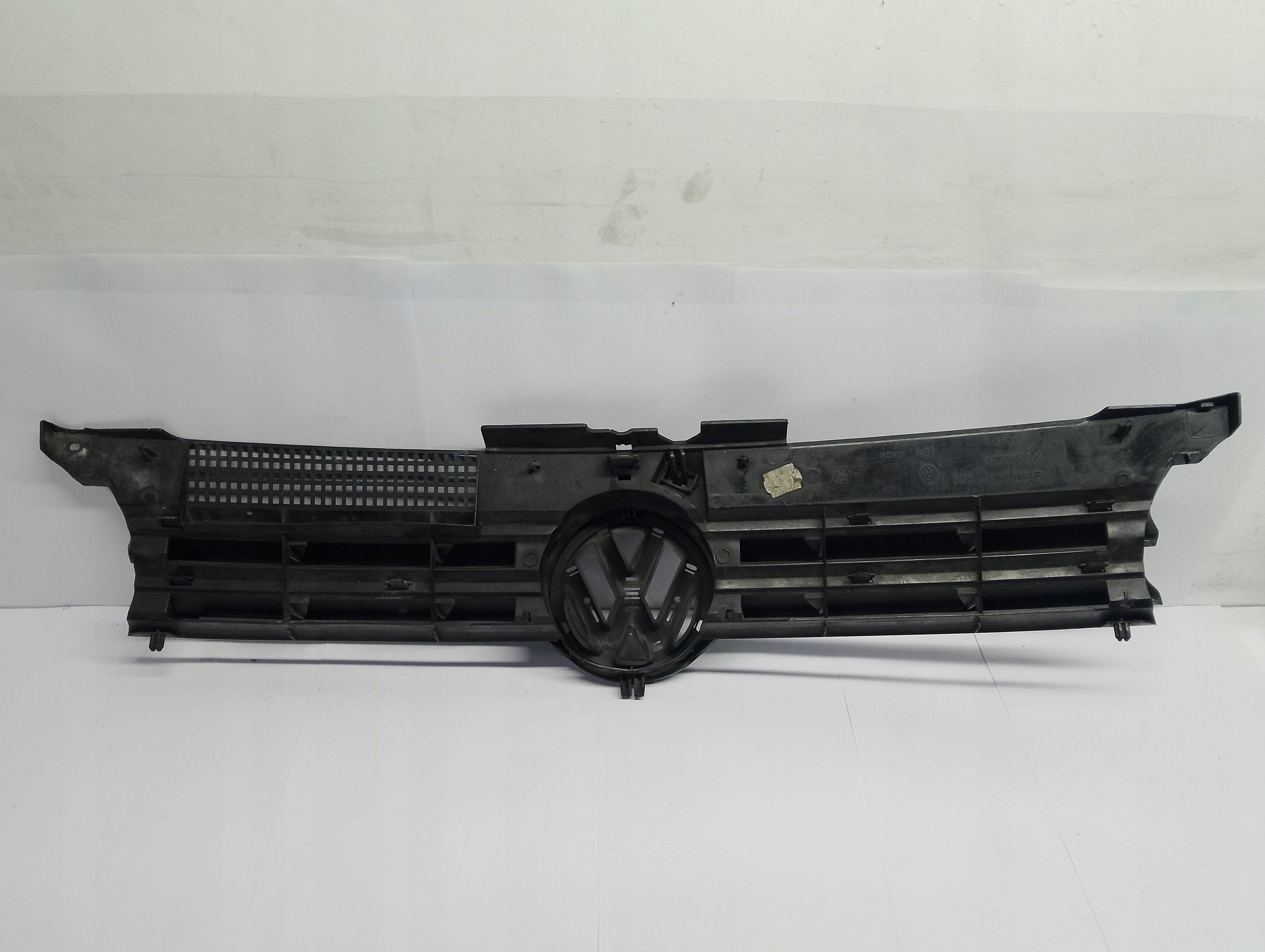 Volkswagen Golf IV 2002 grille radiator
