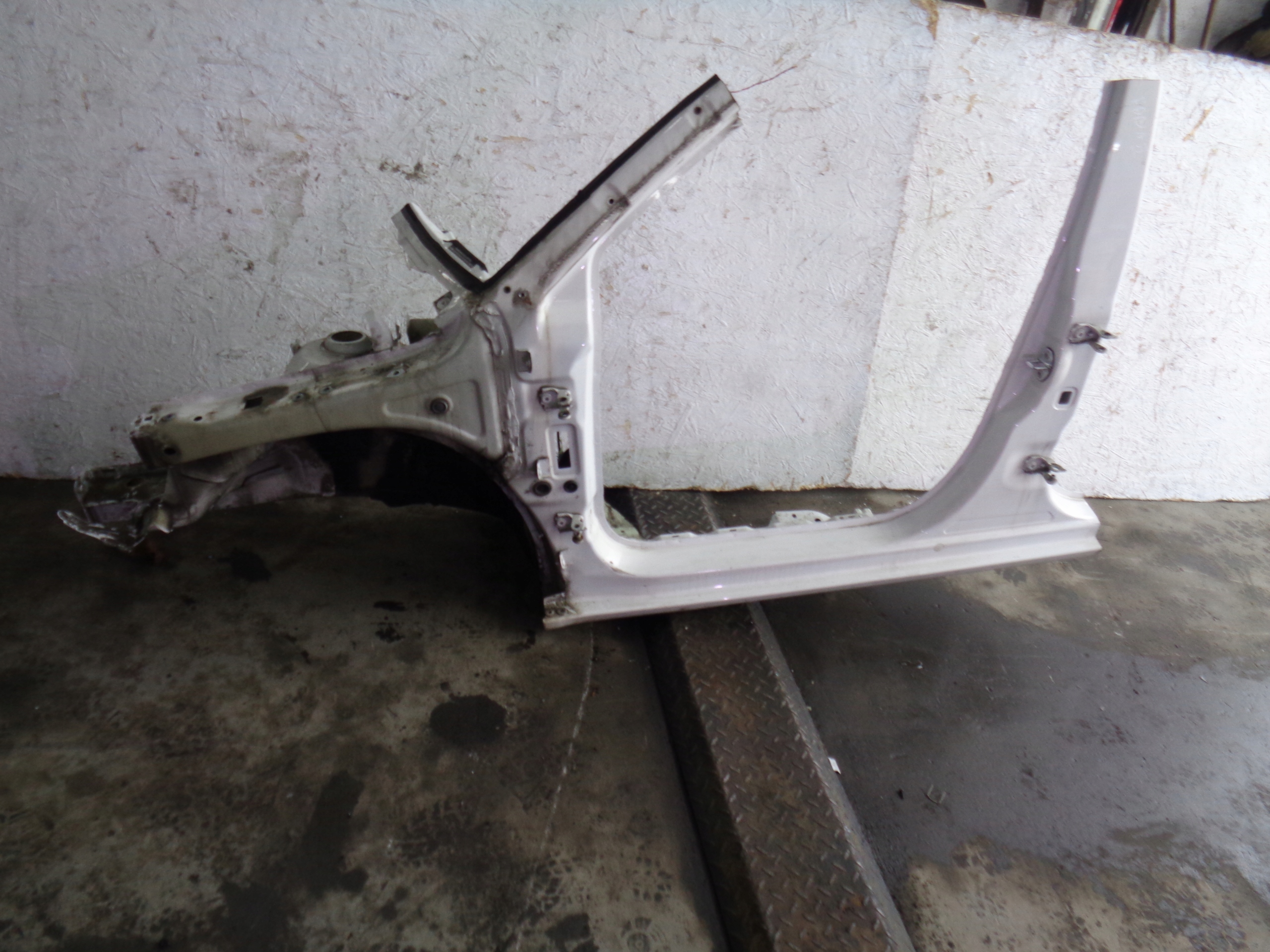 SKODA FABIA II 2 quarter front left threshold