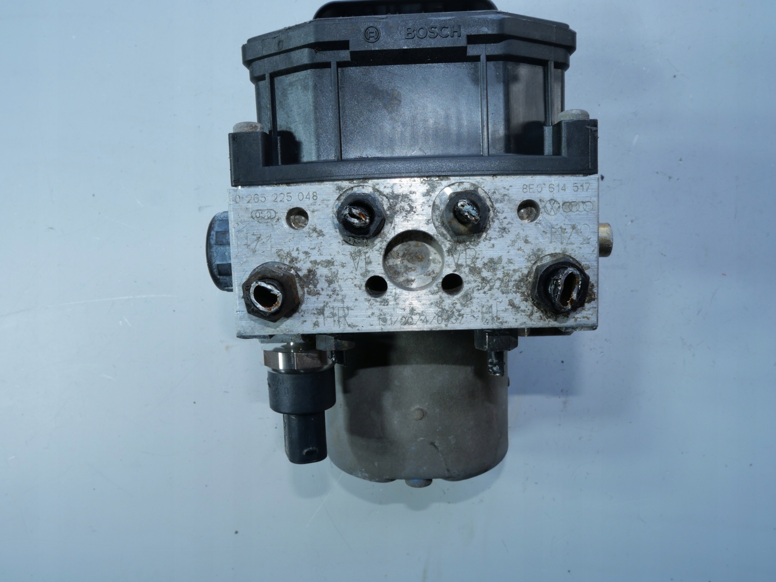 AUDI A4 B6 Servofreno ABS 8E0614517