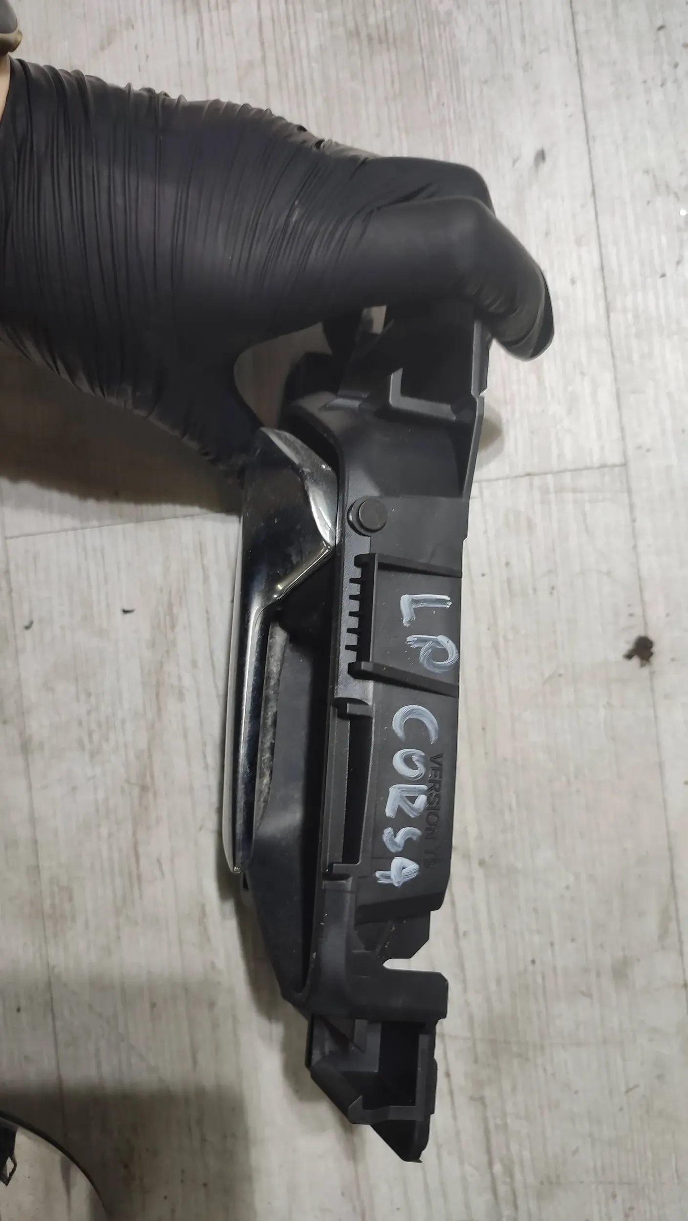 Opel Corsa F 1.2 22r. front side left handle inner