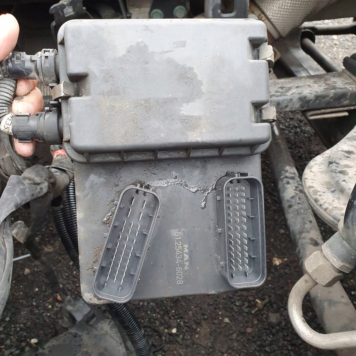 SKRZYNKA BEZPIECZNIKÓW MAN TGX TG3 81.25434-6028