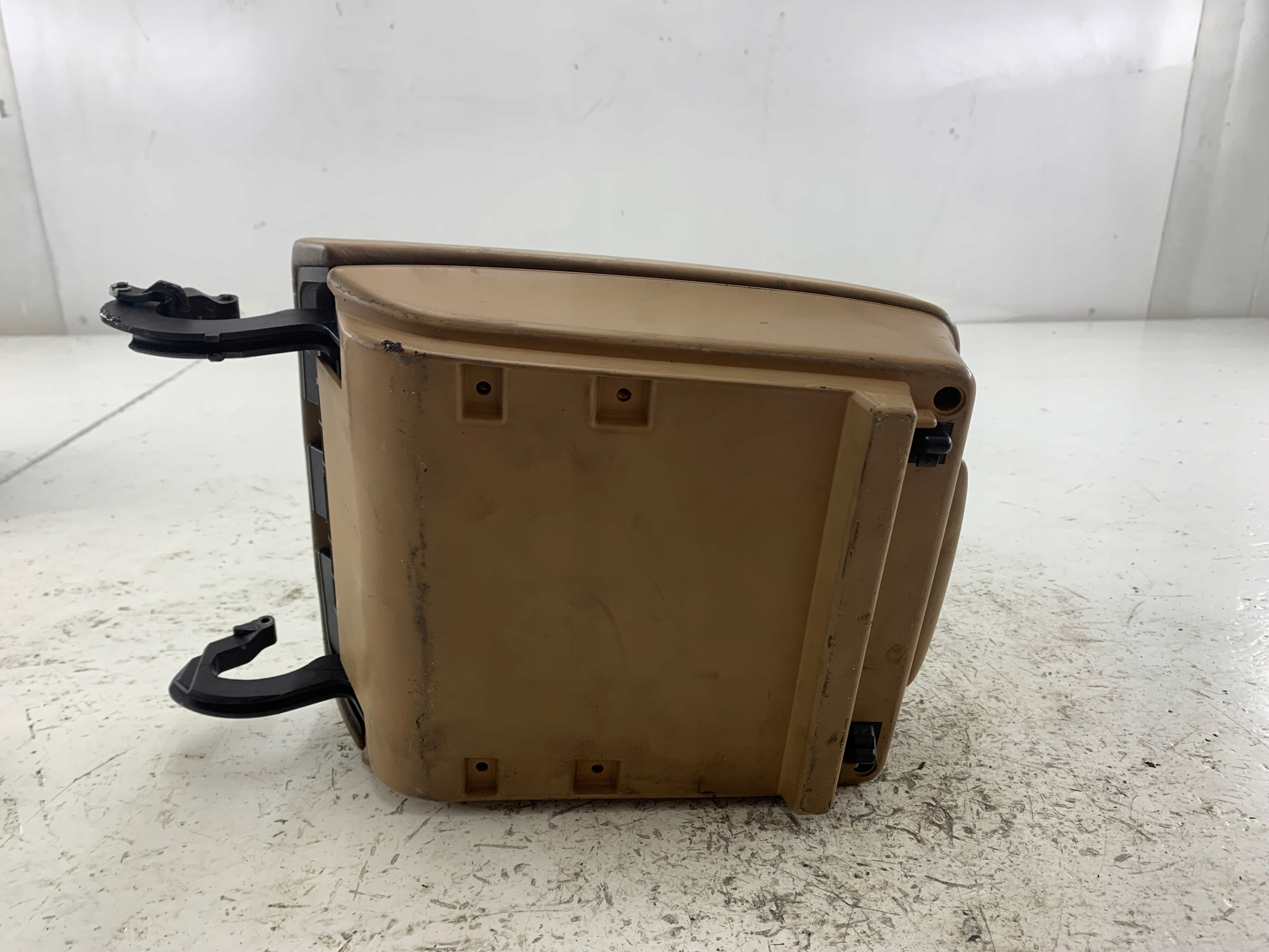 PORSCHE CAYENNE and armrest passenger compartment BRAZOWY