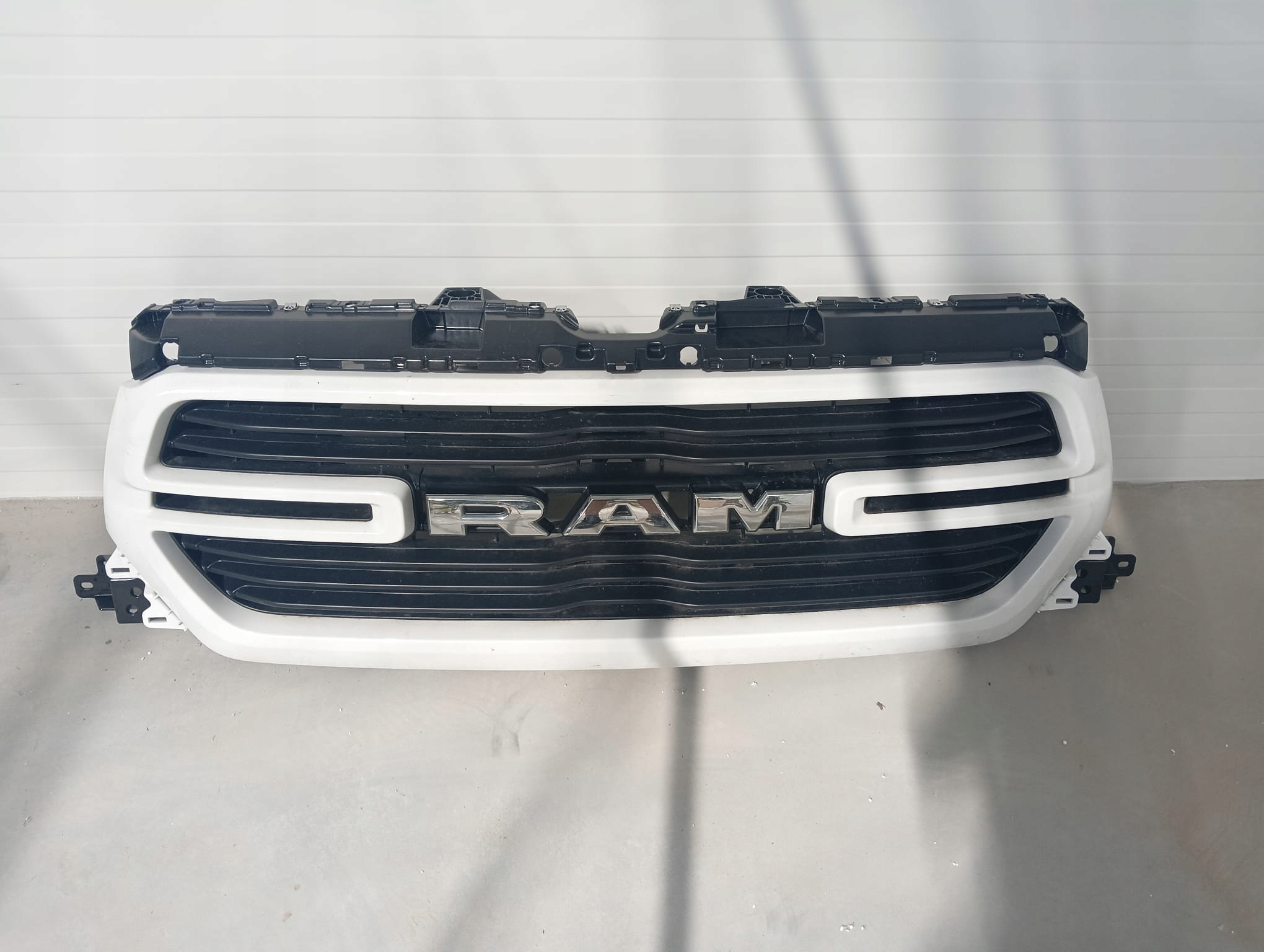 DODGE RAM SPORT 2019- GRILL ATRAPA CHŁODNICY PRZÓD