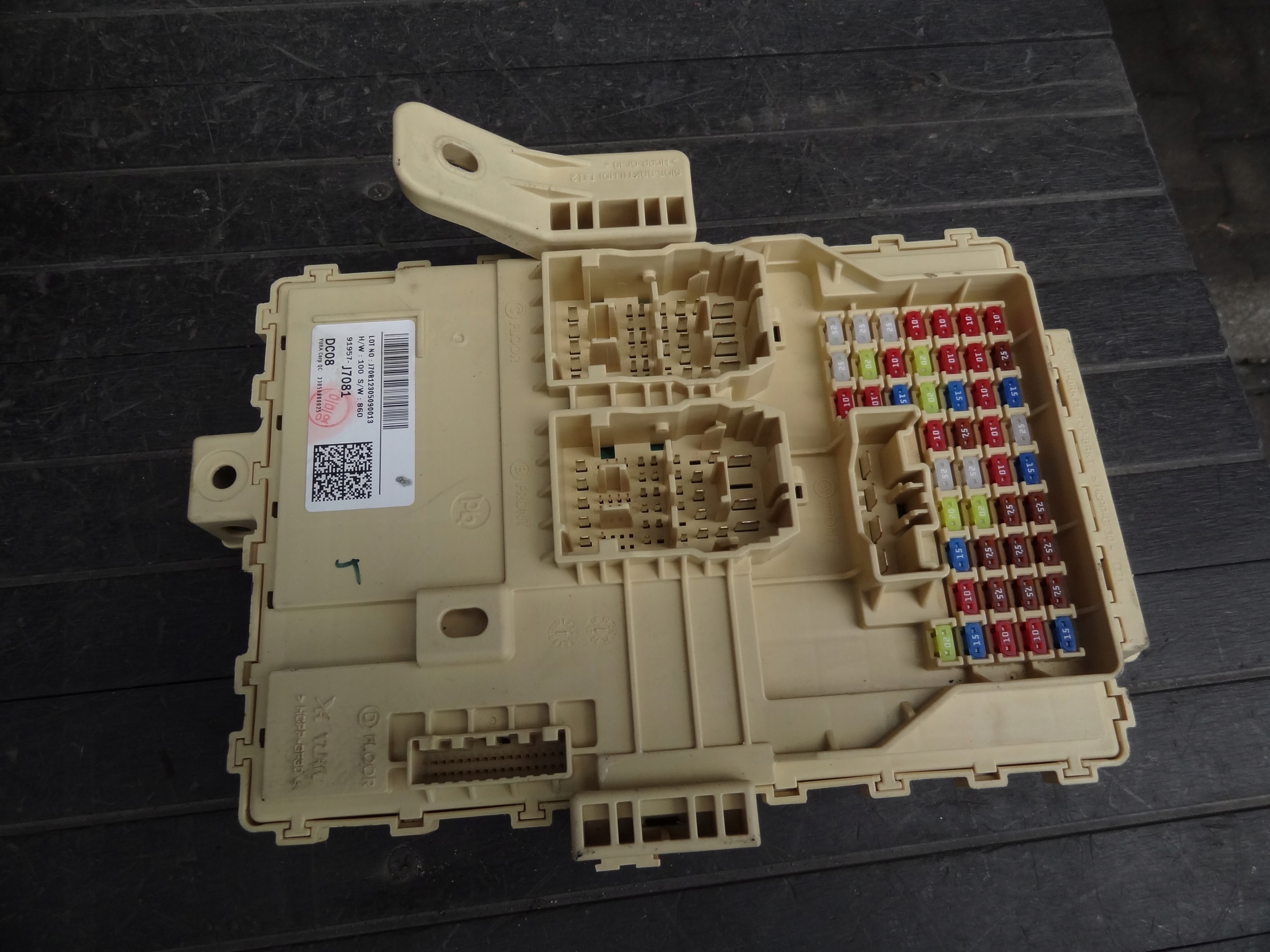 KIA CEED III 2023 LIFT 1,5 T-GDI SKRZYNKA BEZPIECZNIKOW 91957-J7081 ORG