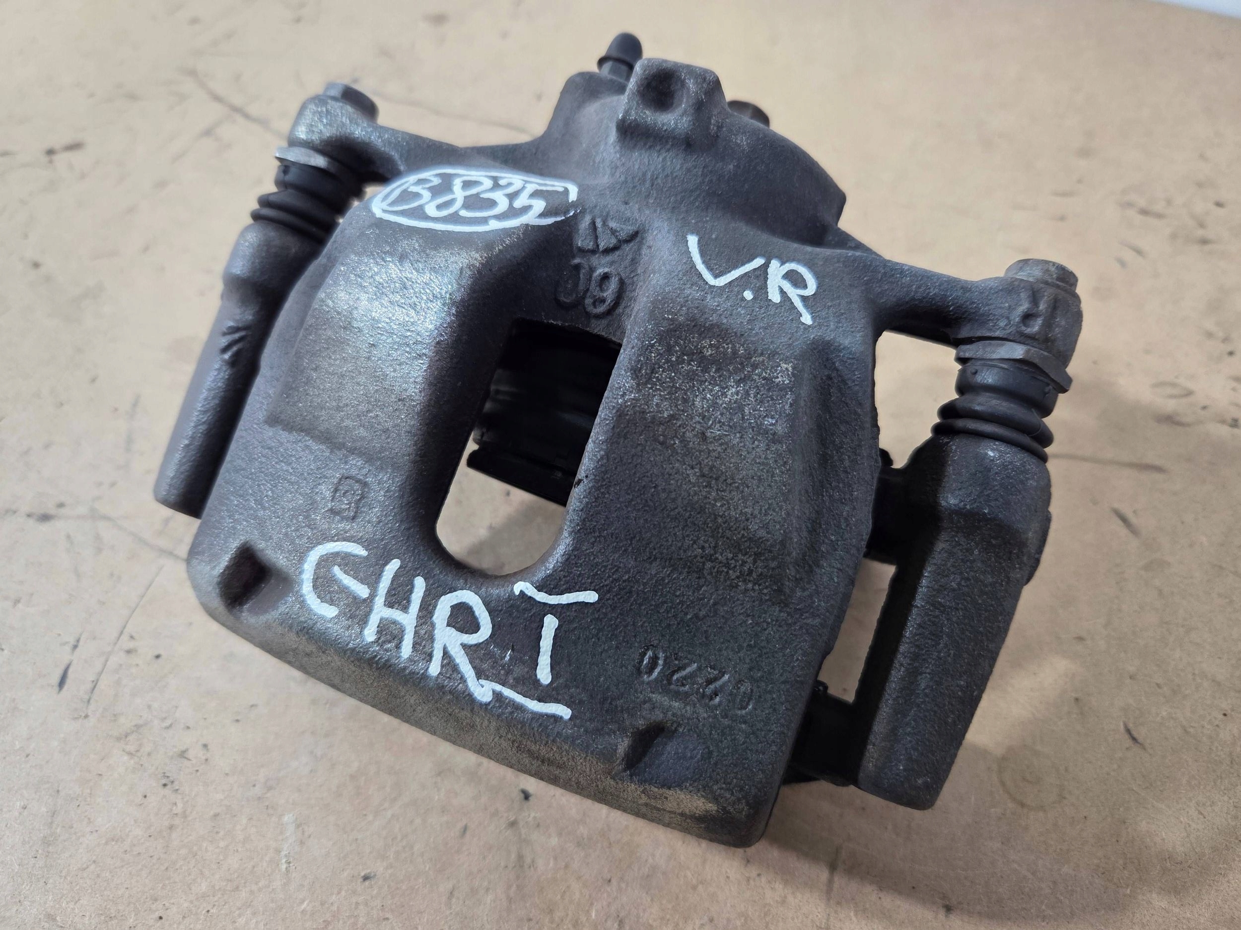 Toyota C-HR and caliper brake front right (B835)