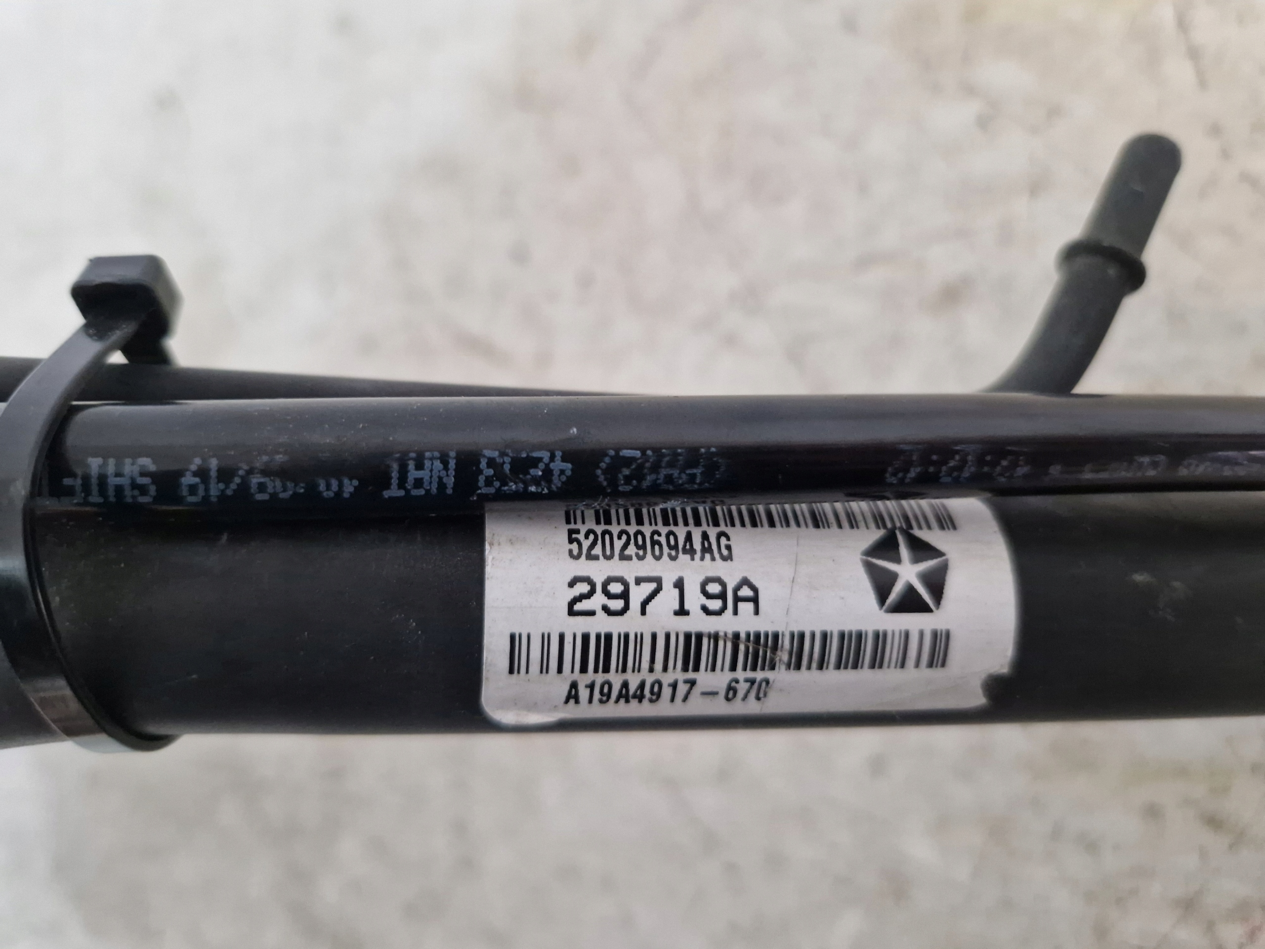 DODGE CHARGER 2019- rohr Tankklappe 52029694AG
