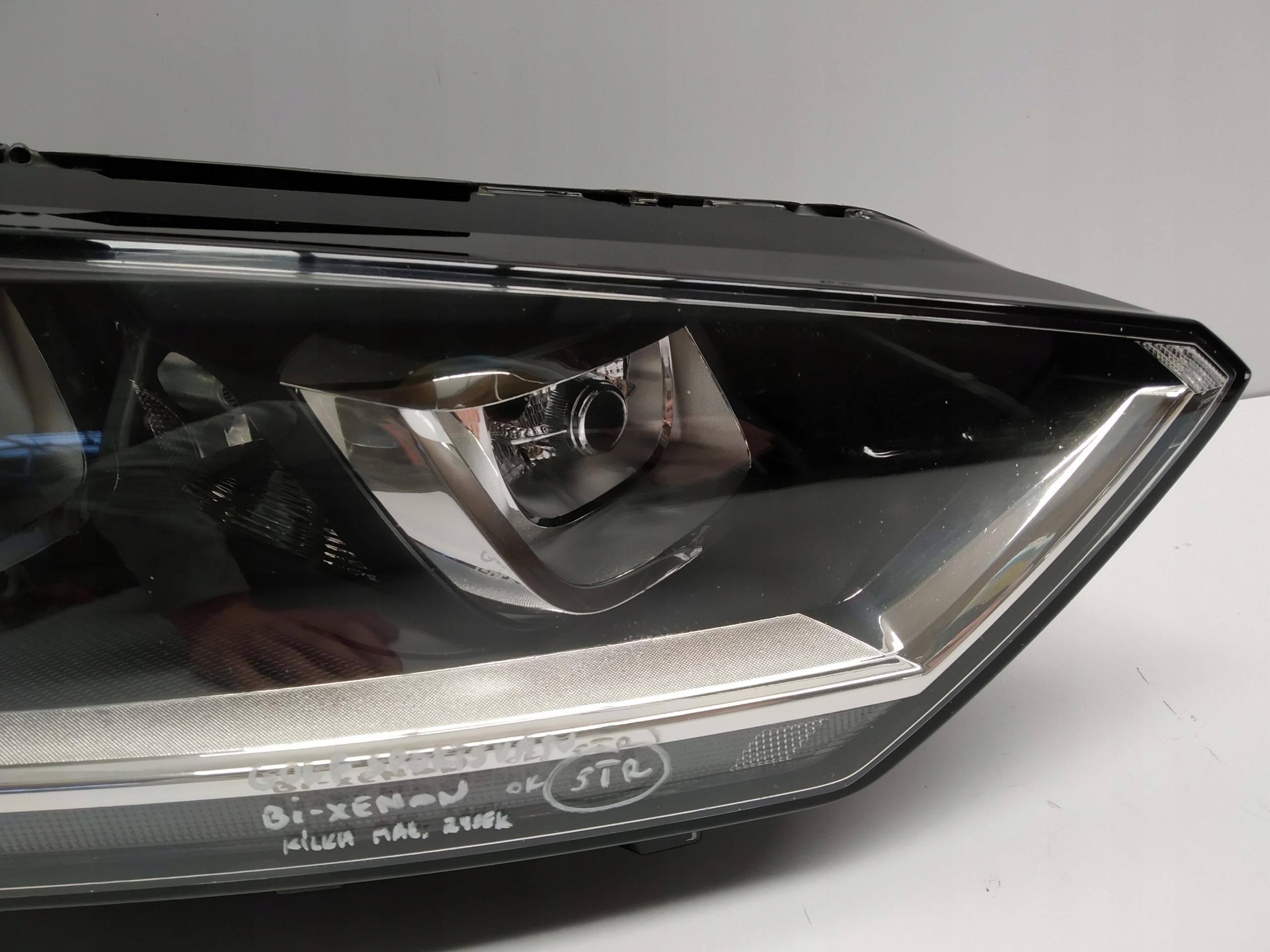 Vw Golf Sportsvan reflektor Bi Xenon right light before lift