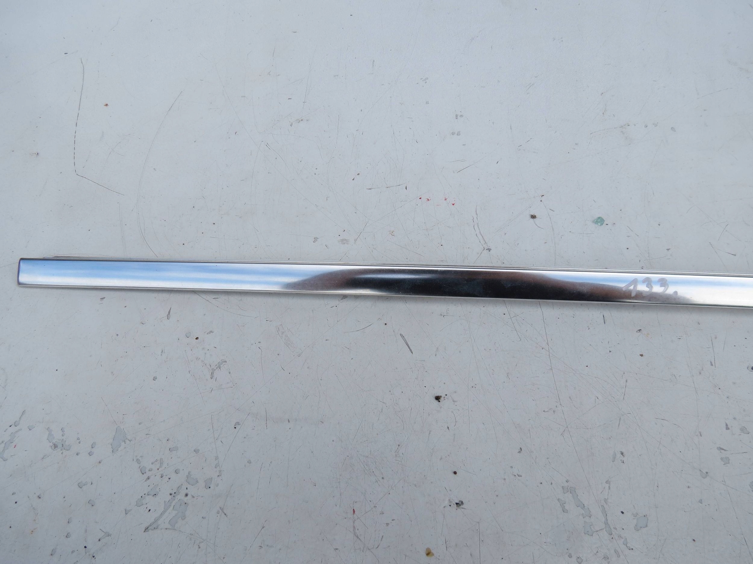 moulding dust CHROM left front VOLVO V70 lll 3.2 B R6 243 KM 07-16r