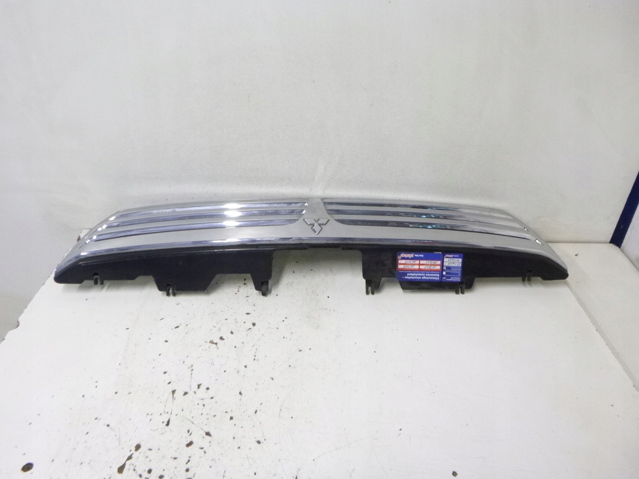 GRILL GRILL MITSUBISHI SPACE WAGON 2004R.