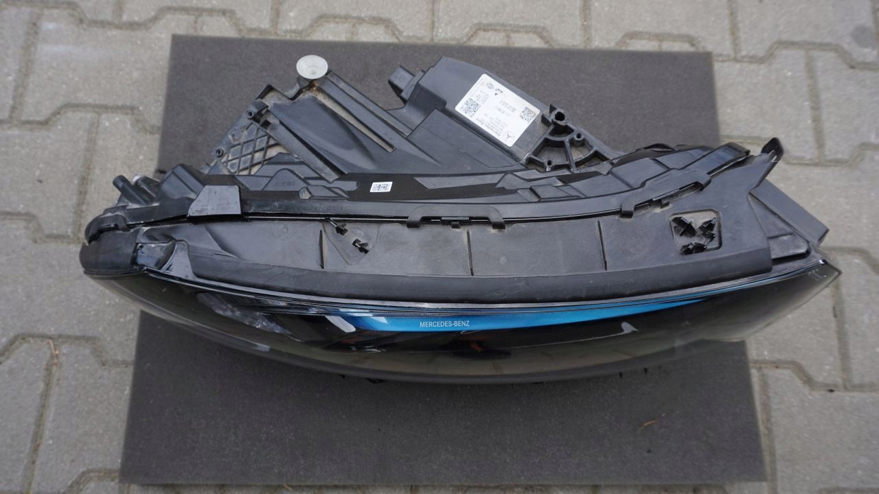 MERCEDES EQA EQB 243 rechts Licht vorne LED
