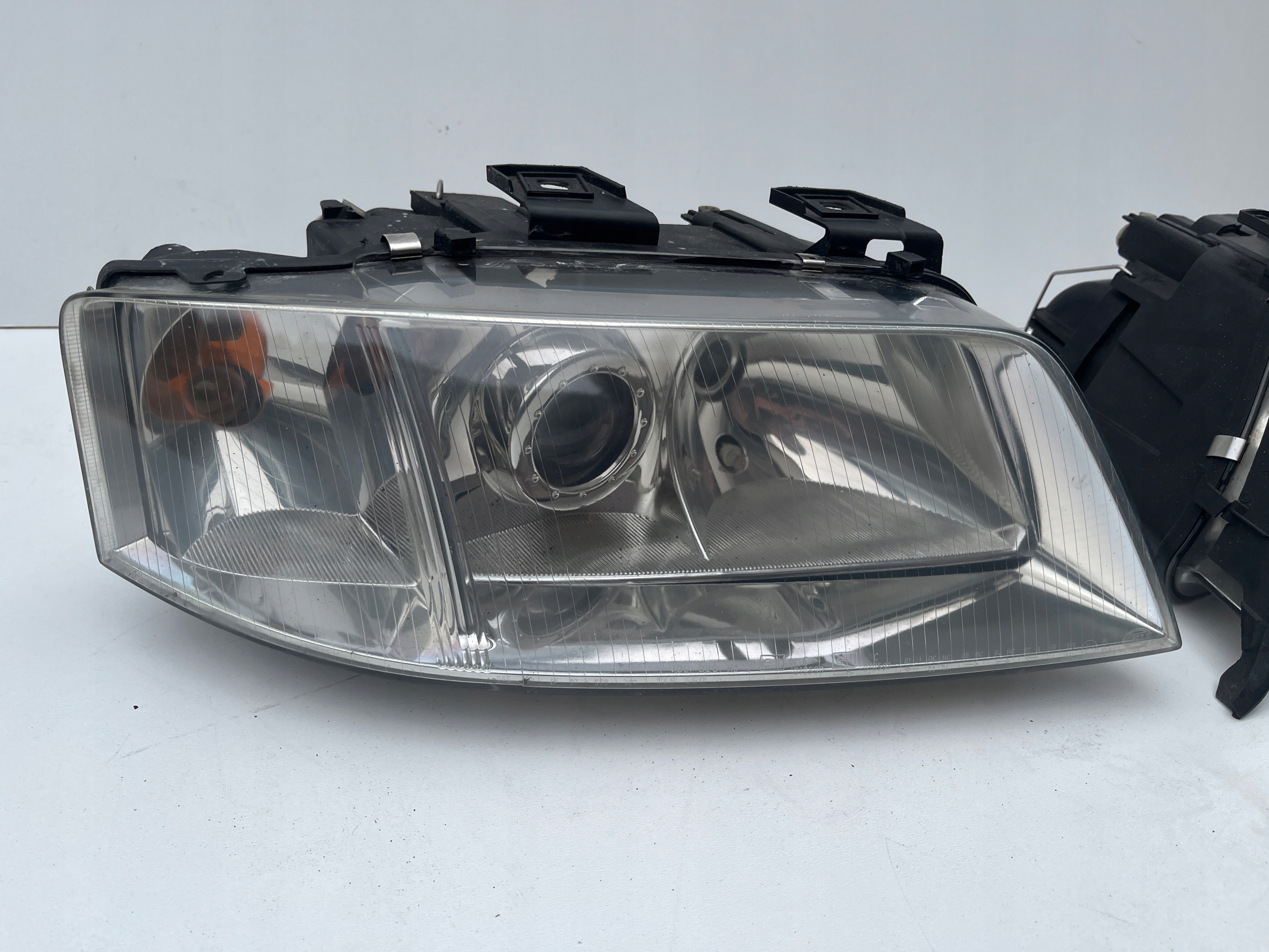 light Reflektor front right left Audi A4 B5 Lift Hella 99-01r.