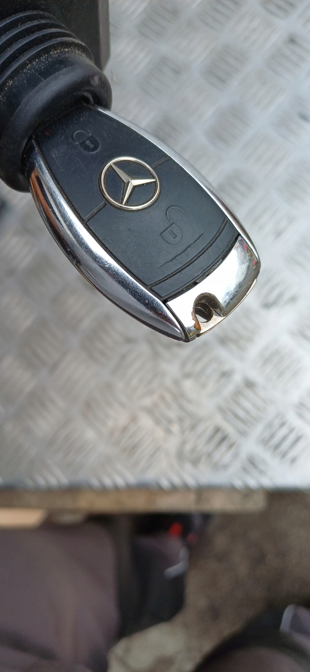 MERCEDES W204 ignition key A2075450108