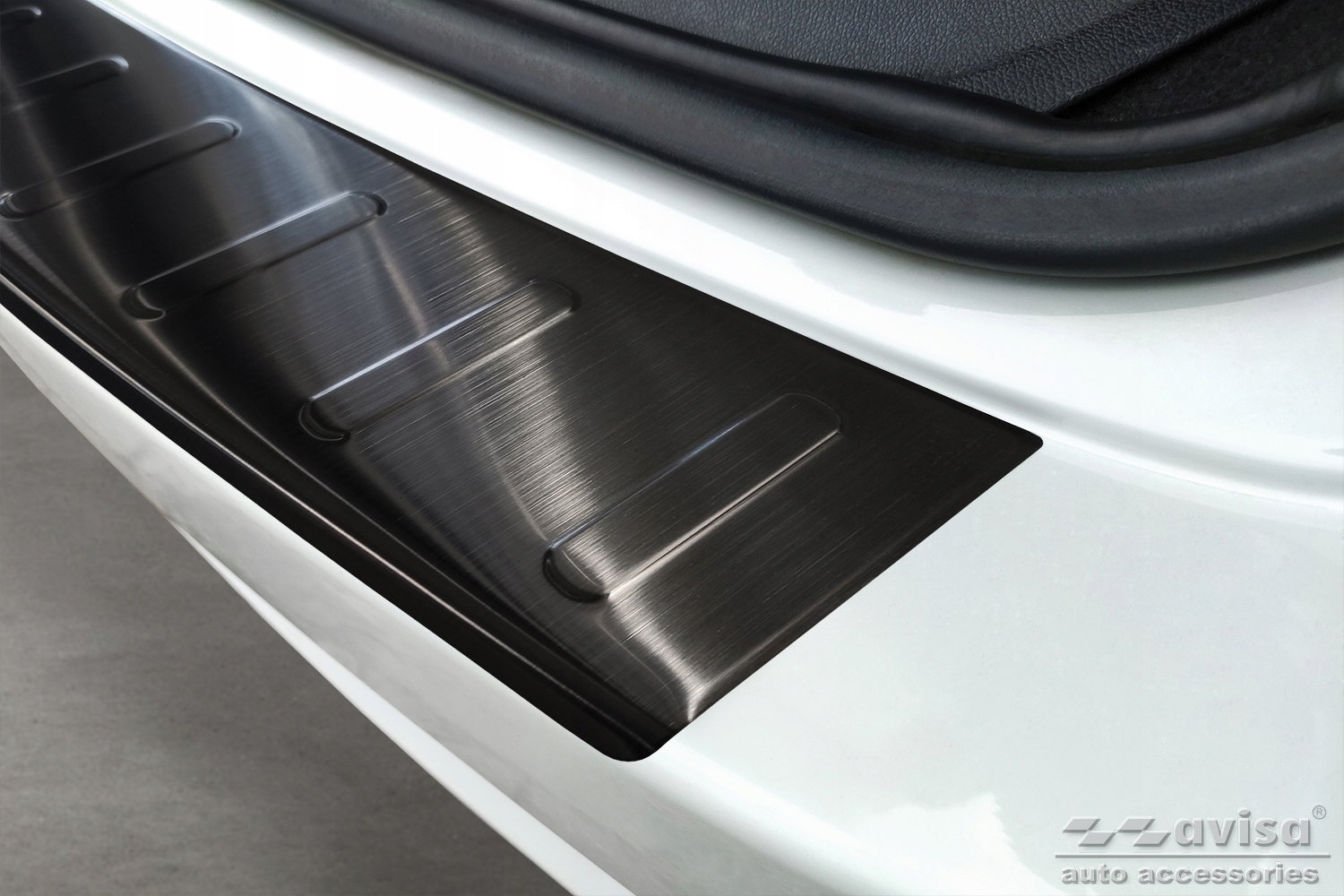 STALOWA NAKŁADKA NA ZDERZAK RENAULT LAGUNA 3 KOMBI Producent Avisa