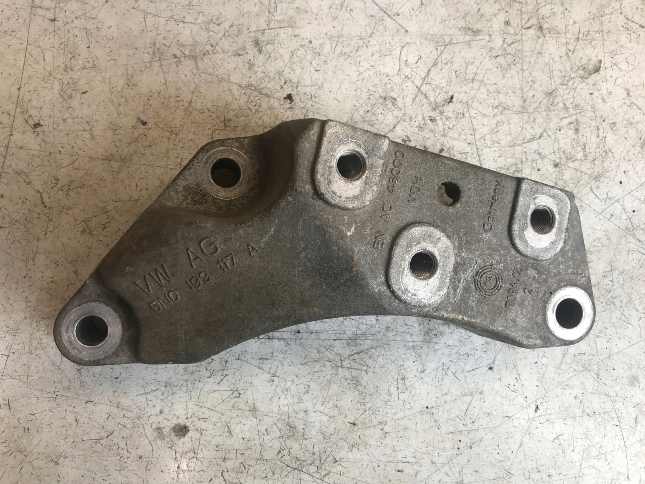 engine mount VW TIGUAN 5N0199117A