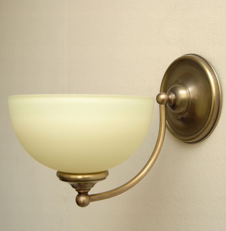Mosadzné nástenné svietidlo, nástenná lampa z mosadze, lampa na