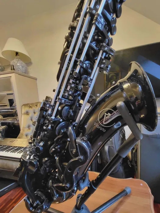 saksofon tenorowy VIBRATO stan idealny plastik/ Polycarbon