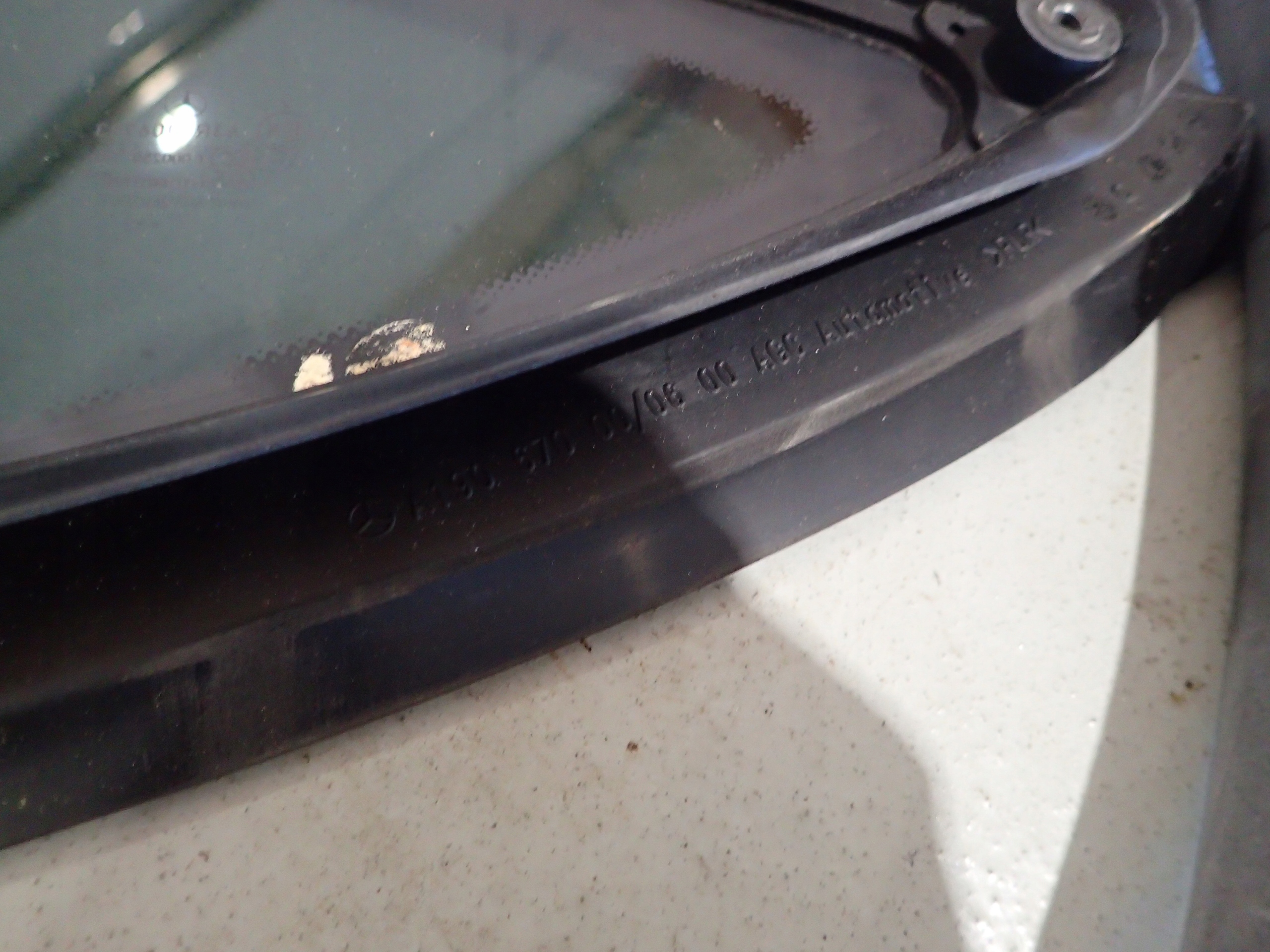 MERCEDES AMG GT A190 SZYBKA TYŁ TYLNA KAROSERYJNA LEWA USZCZELKA 17R. Typ samochodu Samochody osobowe