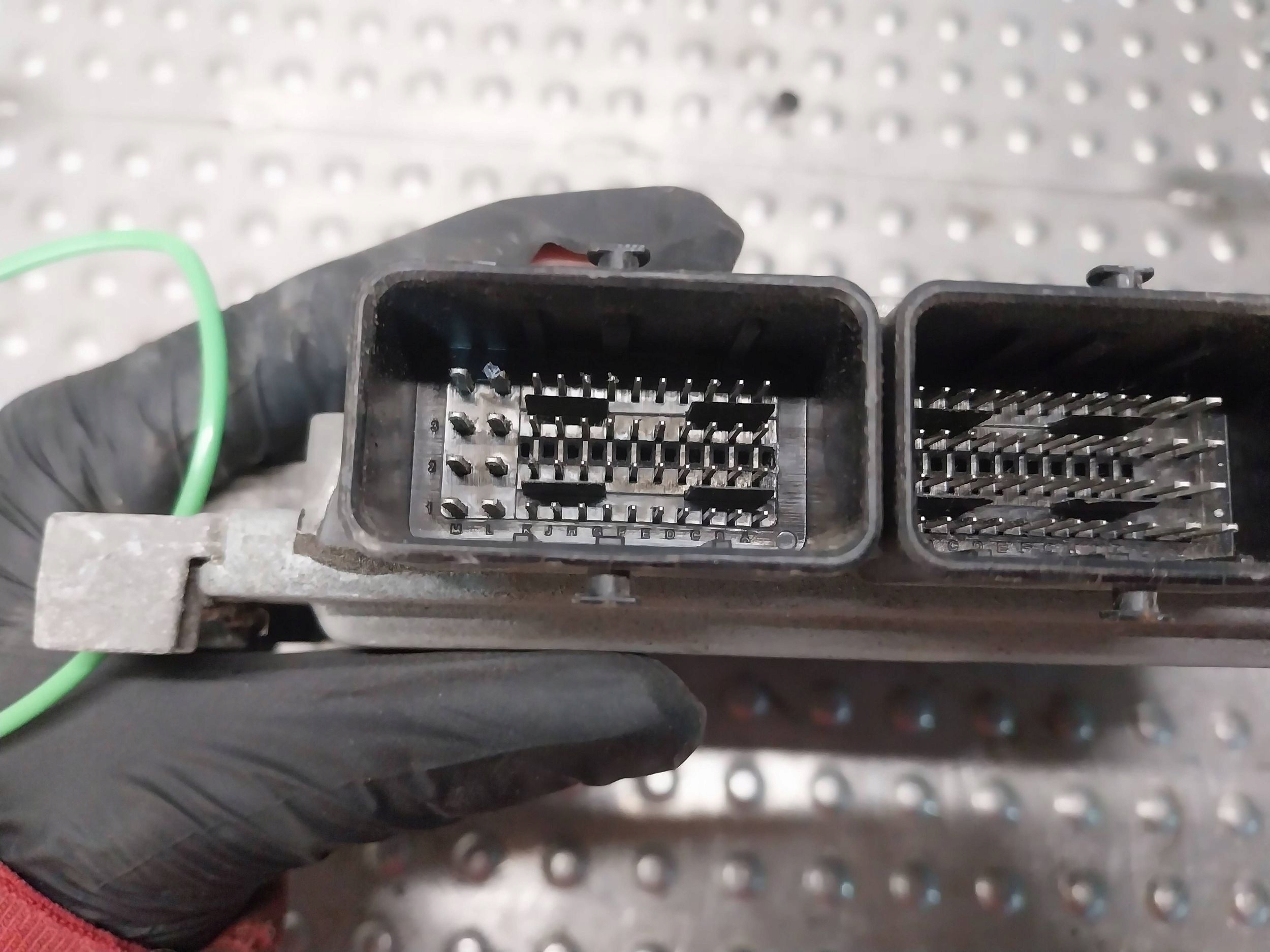 computer control unit of the engine 8V21-12A650-EB FORD FIESTA MK6 MK7 1.4 TDCI