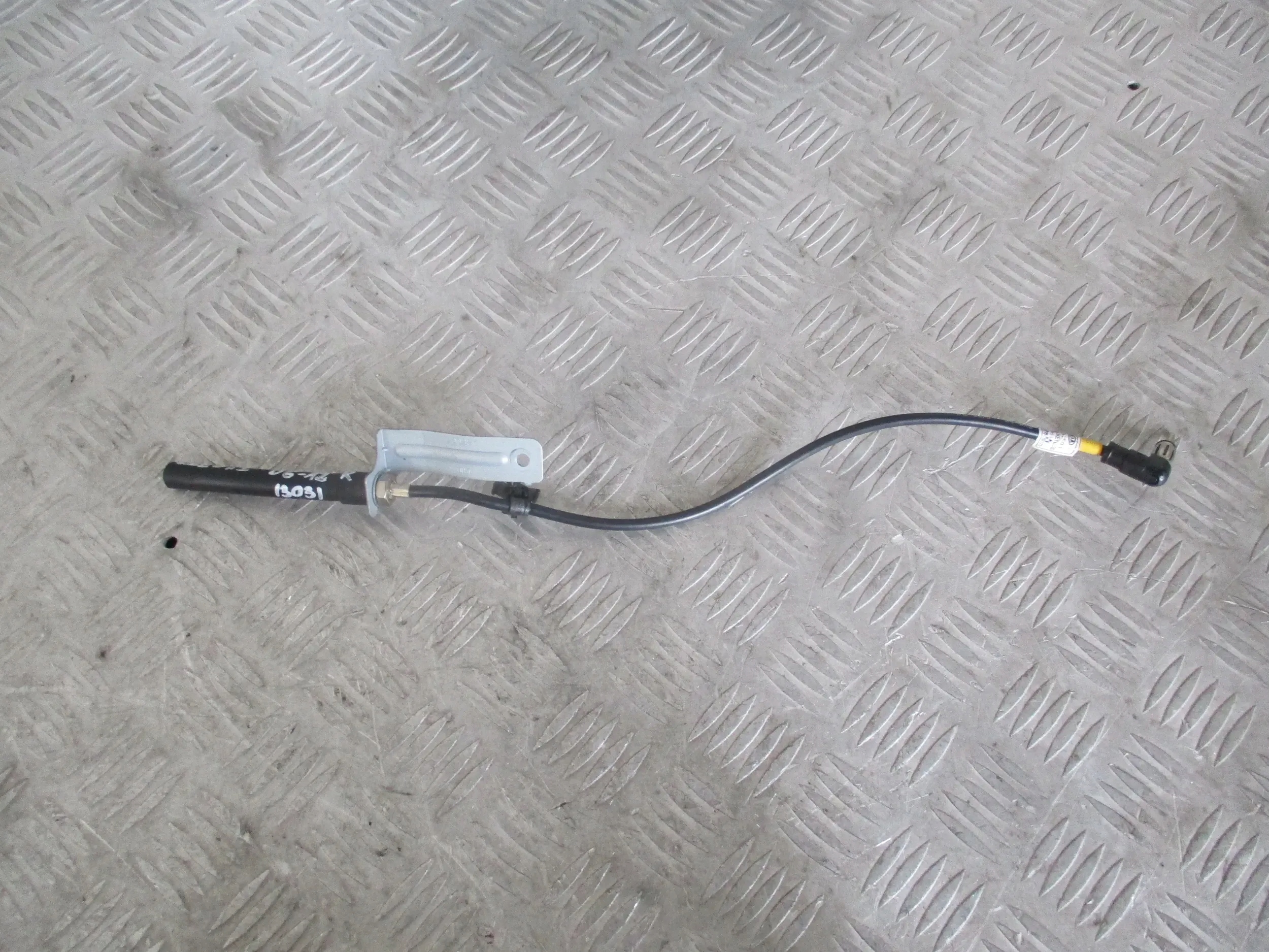KABEL ANTENOWY KIA CEED 1.6 CRDI 06-12 R.