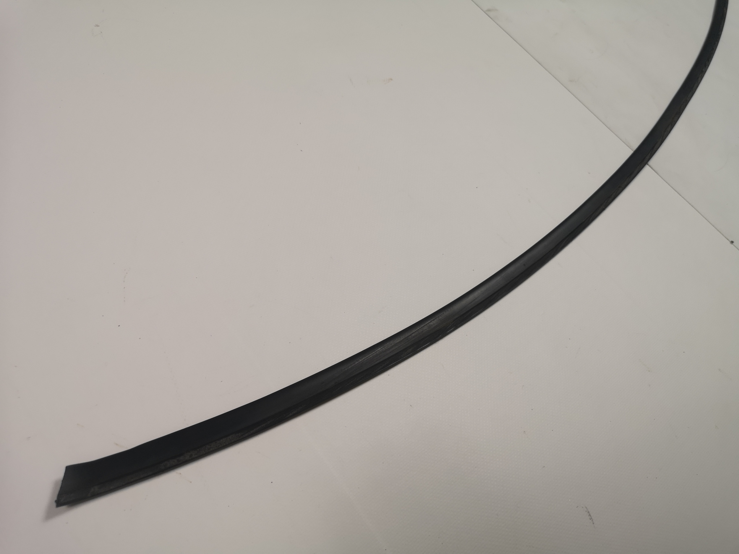gasket windows czolowej Ford Explorer 2011-2019