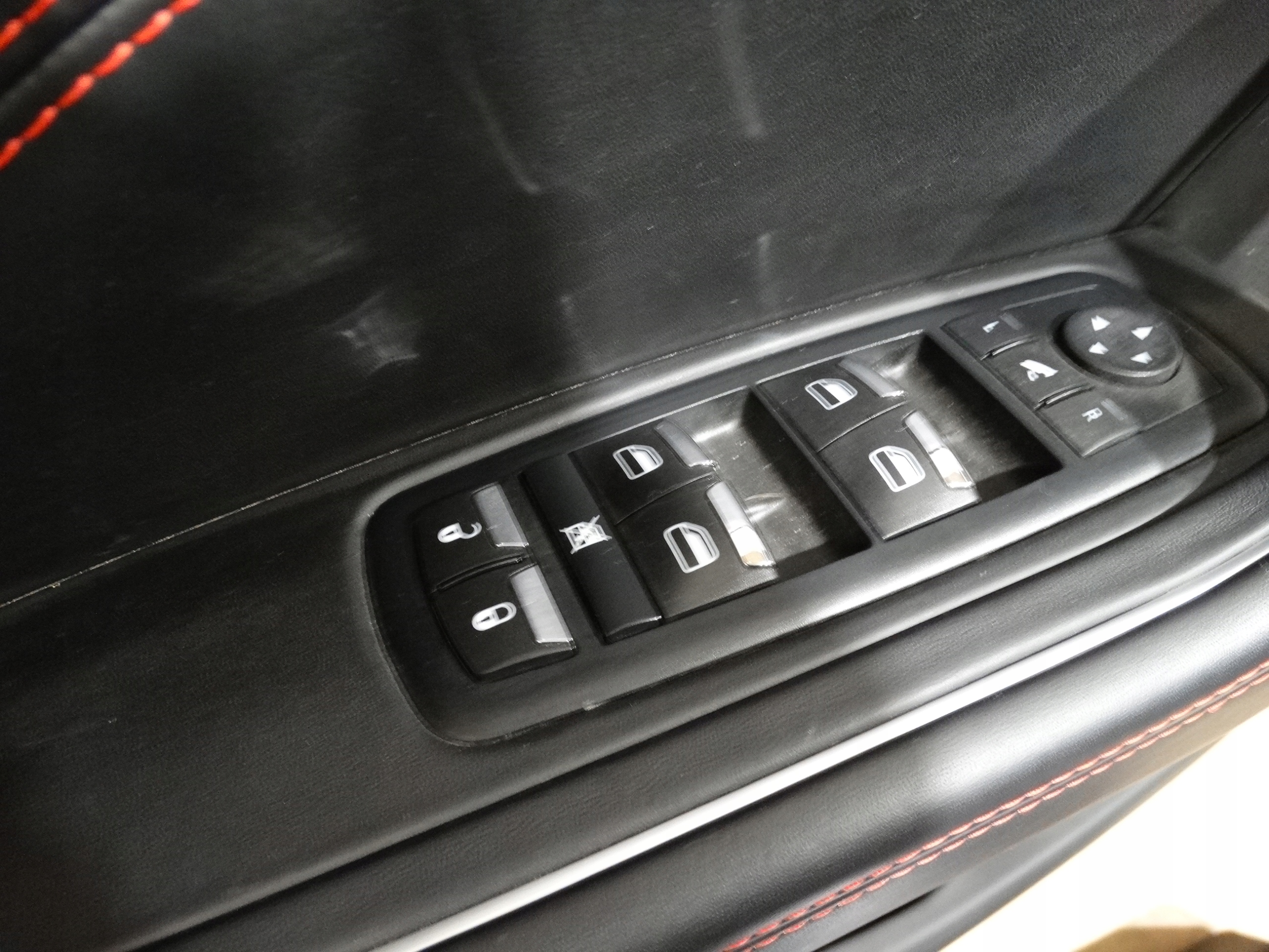 IDEALNE KPL.Sitze Ledersitz MASERATI LEVANTE 1