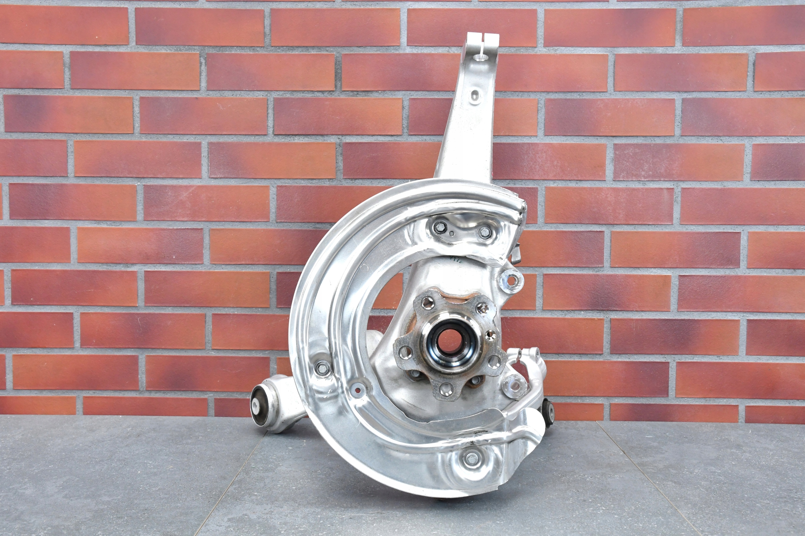 swing left front front arm BMW 7 G70 4x4 i7 G70 7213km