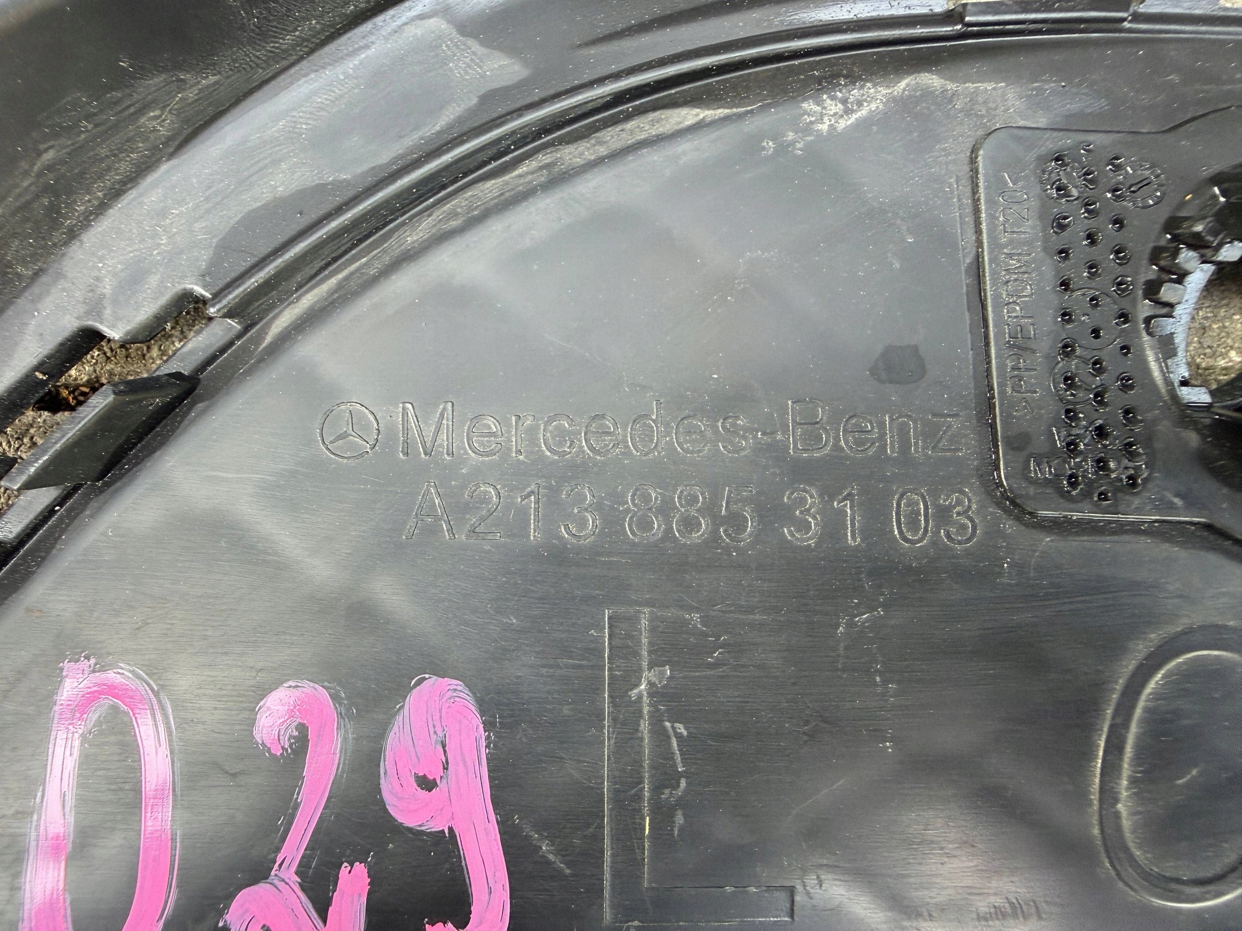 Mercedes E 213 16- mřížka nárazníku předek předního levá