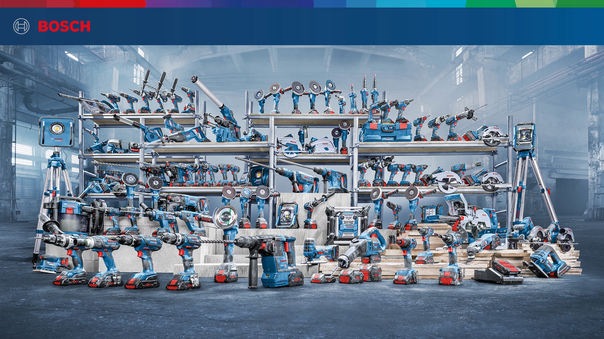 BOSCH LATARKA AKUMULATOROWA GLI 18V-300 Kolor dominujący odcienie niebieskiego