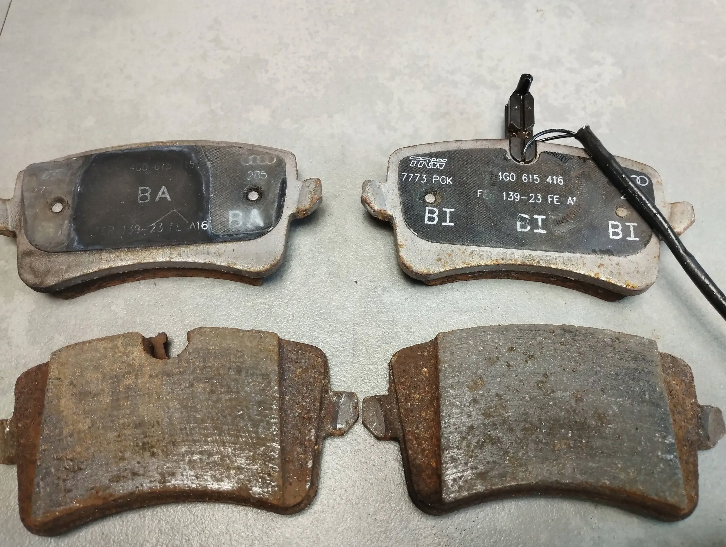Audi A6 C7 4G kotuče plotýnky záď 8K0615601J