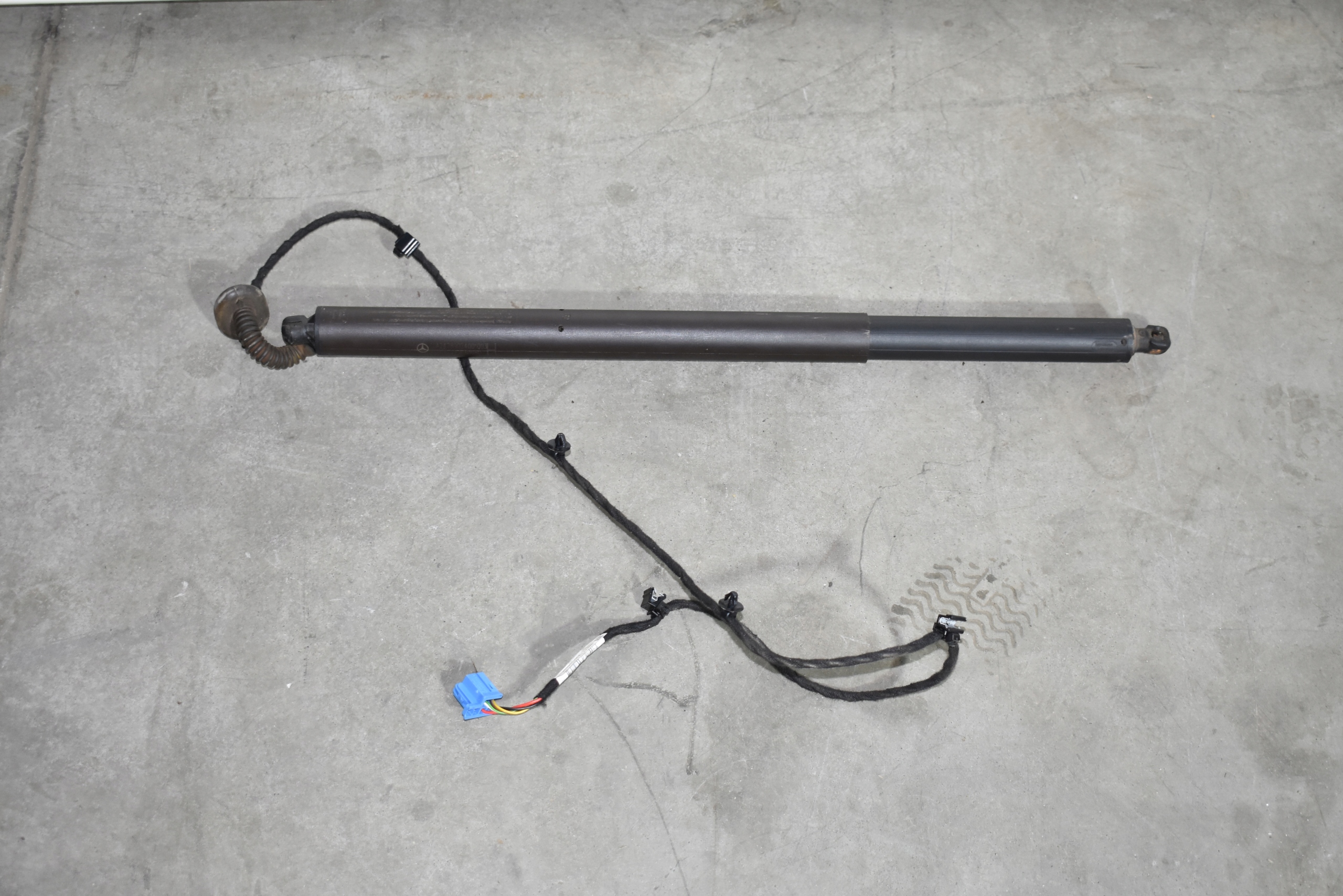 IDEALNY damper bonnet boot right MERCEDES H247 X243 GLA 1