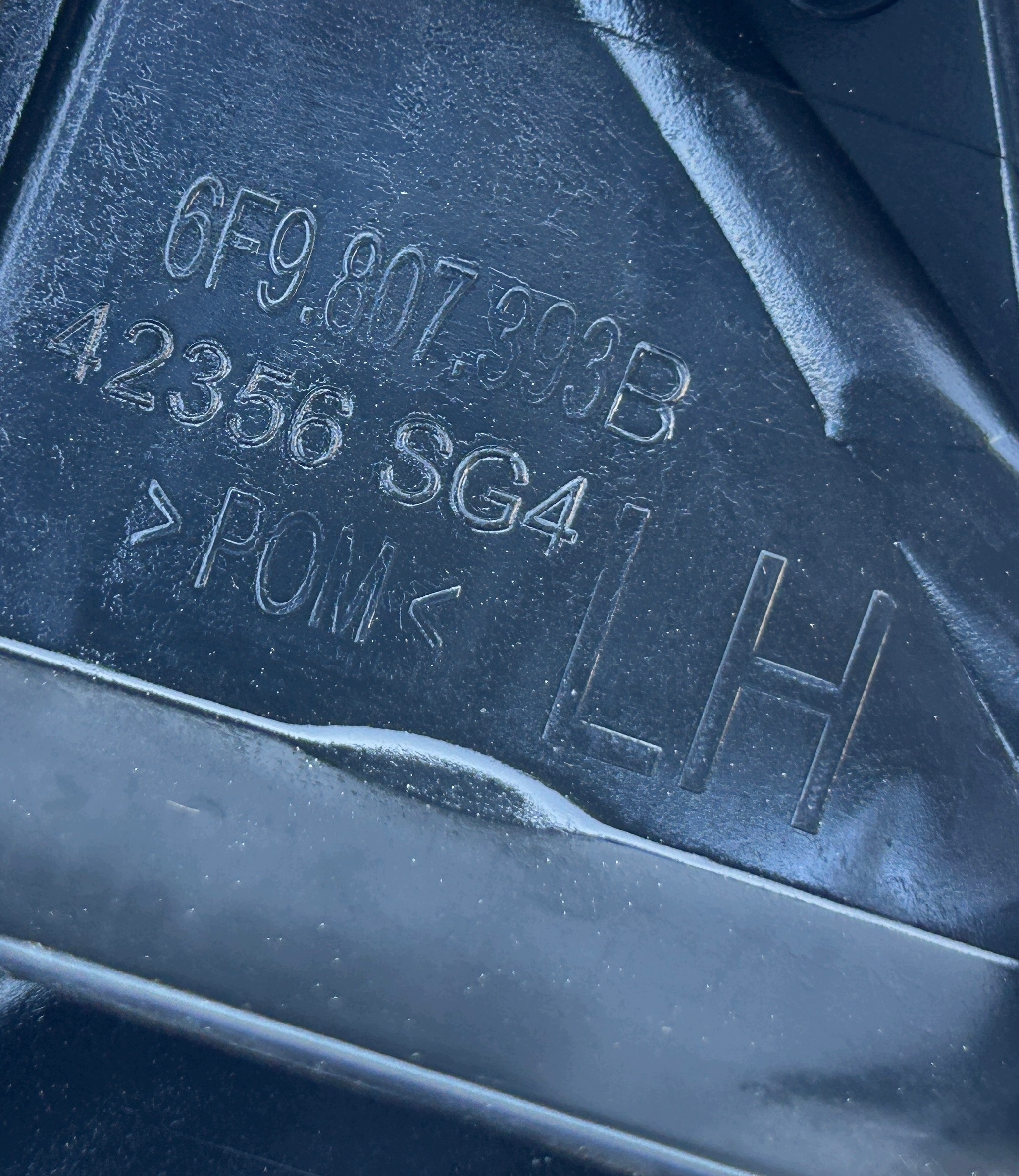bumper bracket rear part left SEAT ARONA 6F9807393B