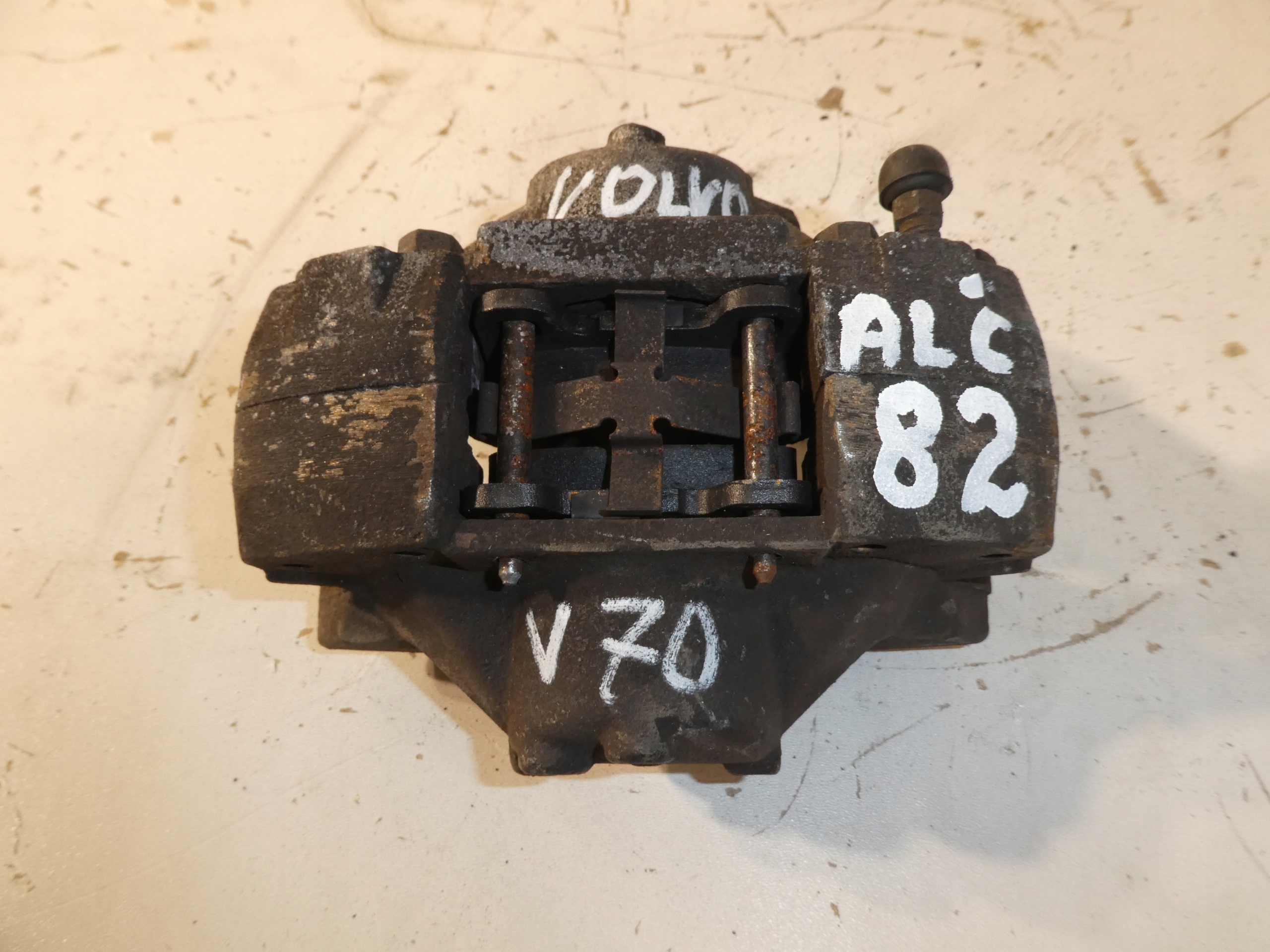 caliper brake VOLVO V70 rear part