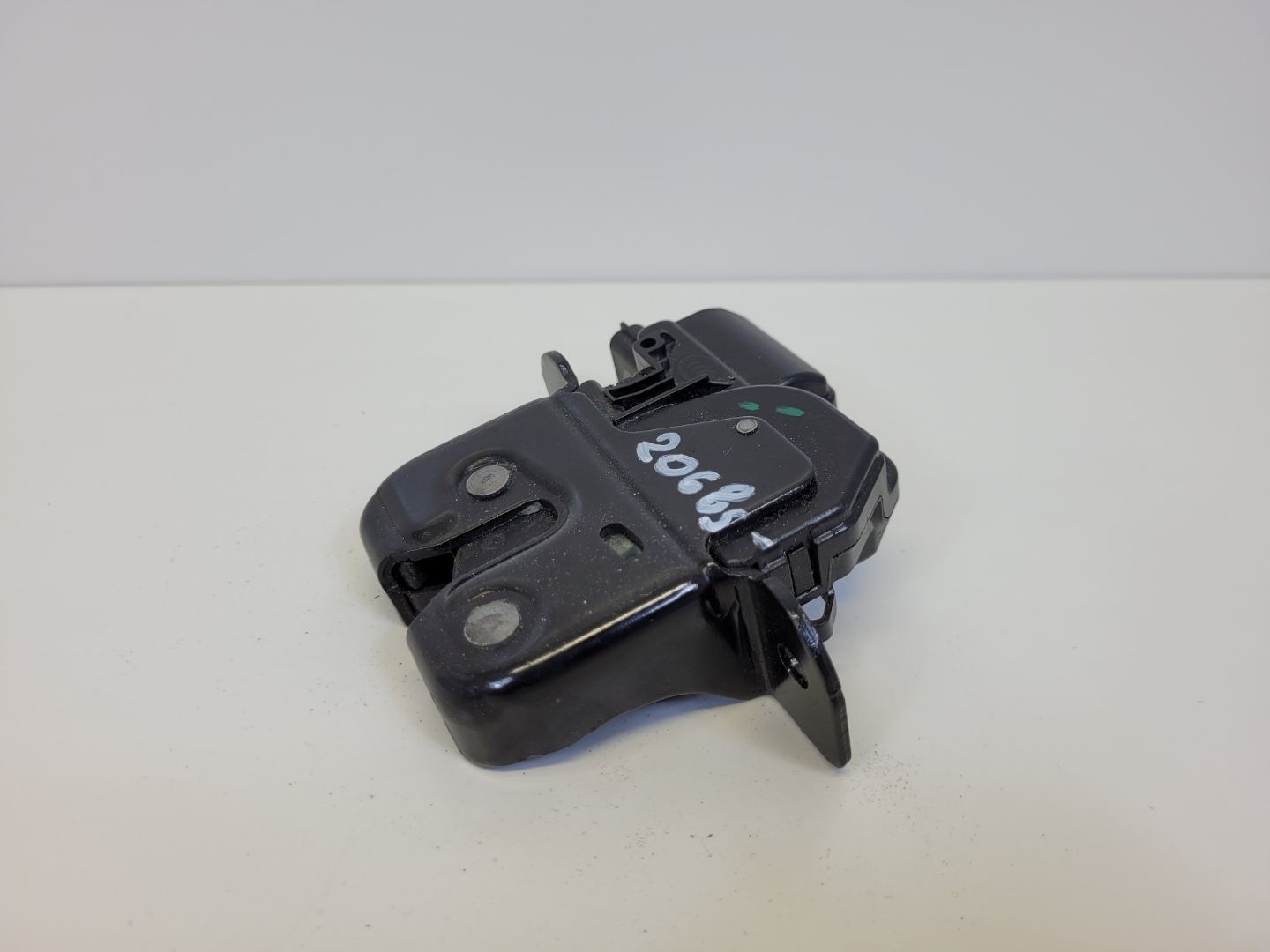 lock bonnet boot Renault Captur 2016 905039428R