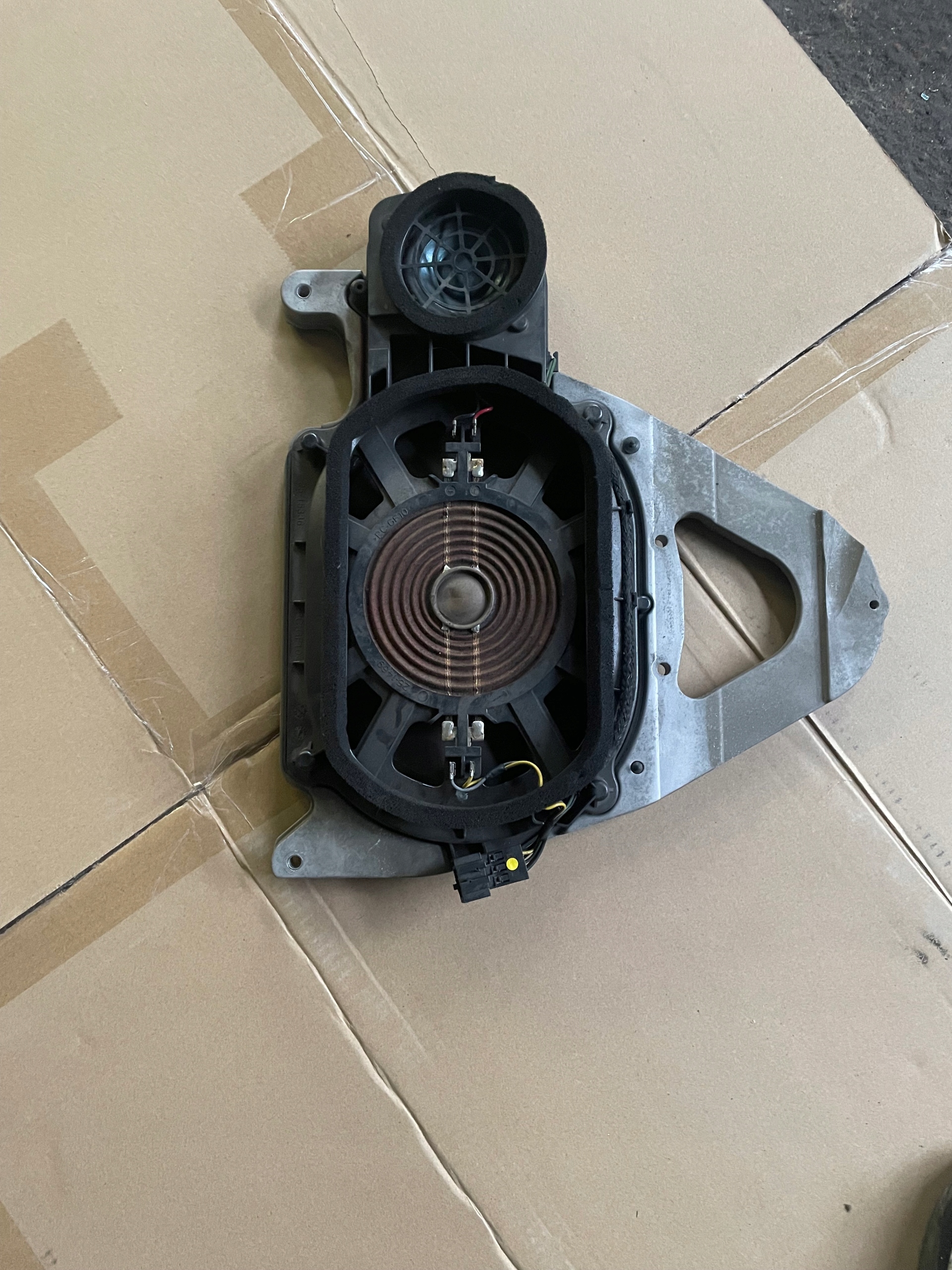 Mercedes W204 Lift harman a2048204902 сабвуфер