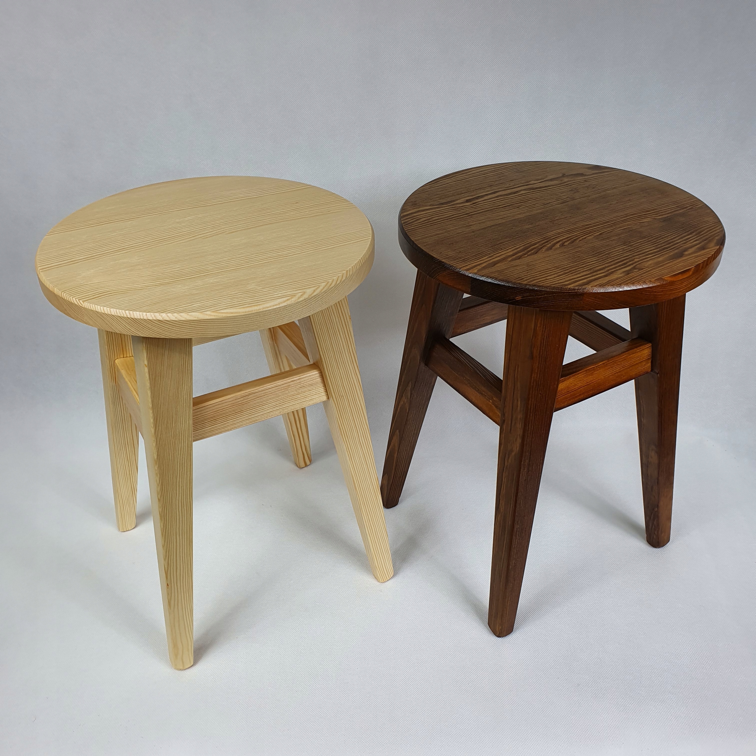 Taboret drewniany kuchenny sosnowy 45cm kolor brąz Wysokość mebla 45 cm