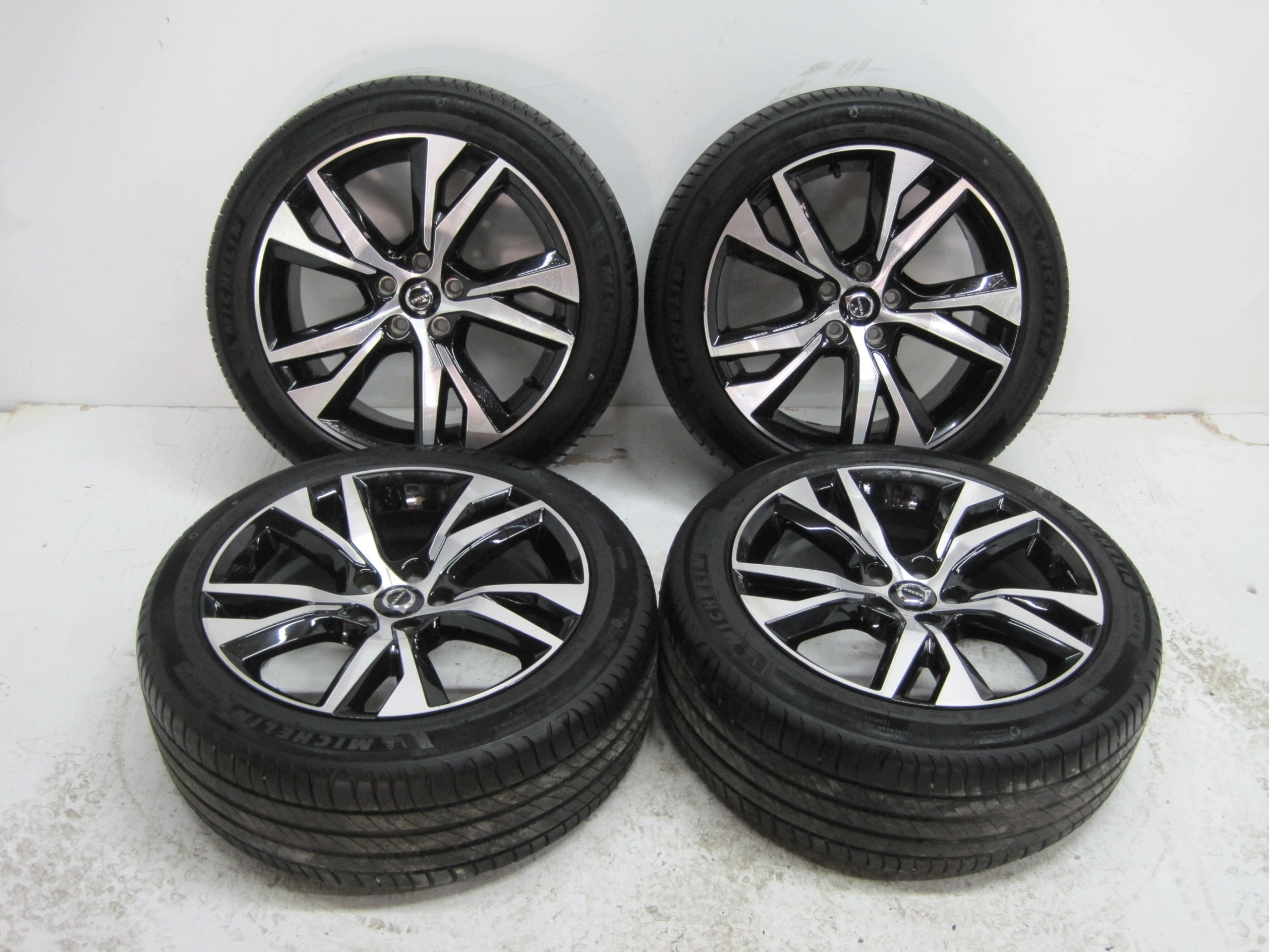 wheels discs tyres VOLVO V60 R18 5MM