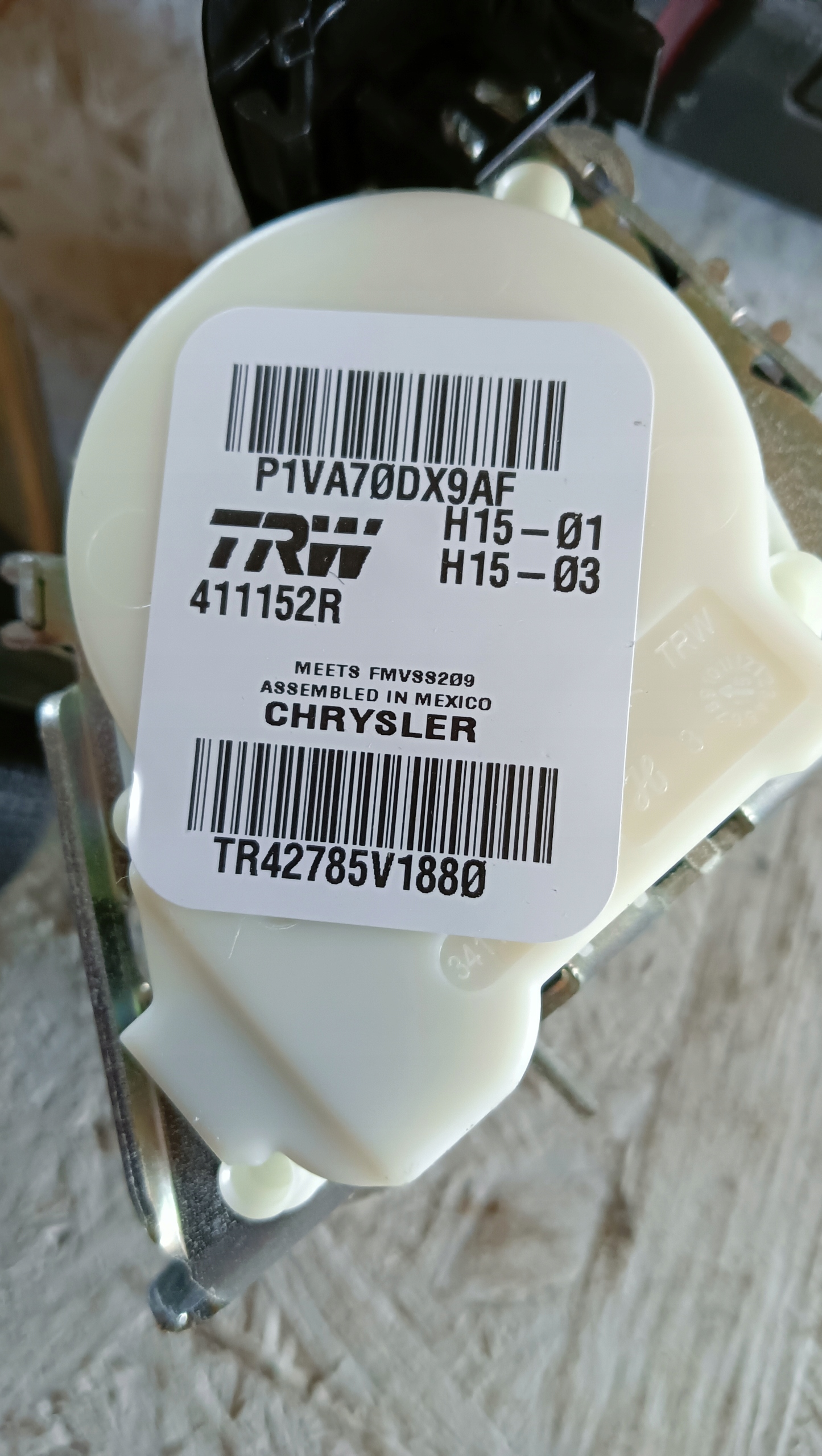 CHRYSLER 200 ремень безопасности зад америка 2015-