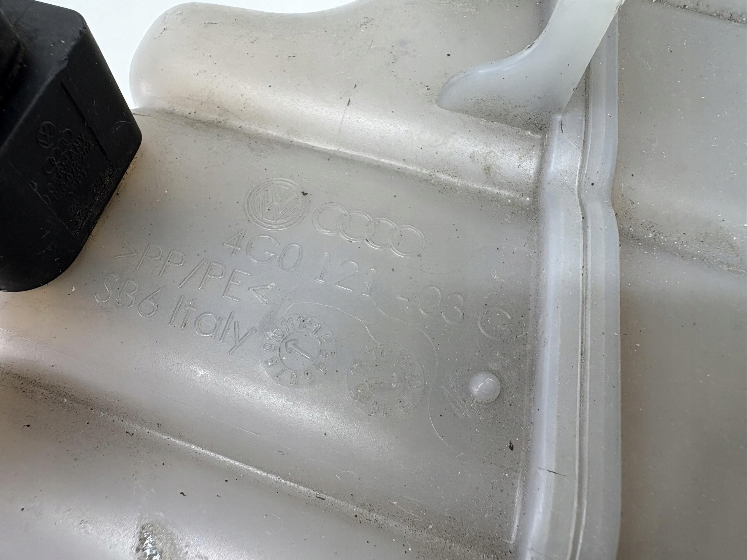 Réservoir eau AUDI A6 C7 4G0121403G