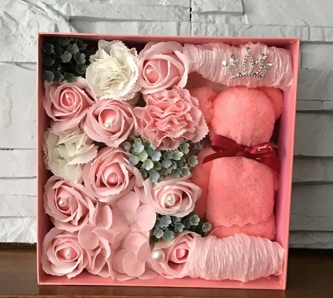 

Flower Box Pachnący Mydlany Bukiet Z Ręczniczkiem