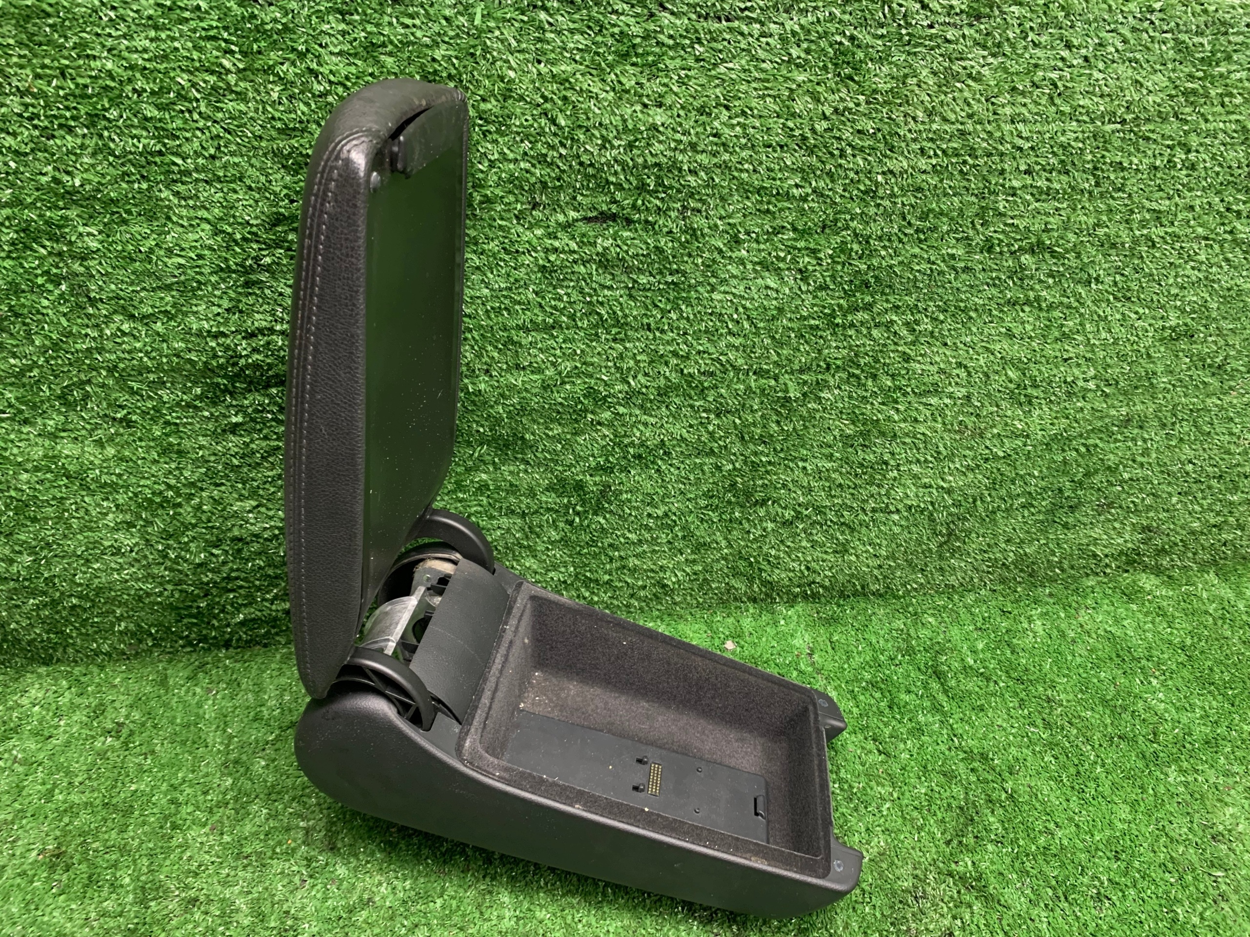 armrest central leather AUDI A6 C6 2.0 FSI 4F0864114/6