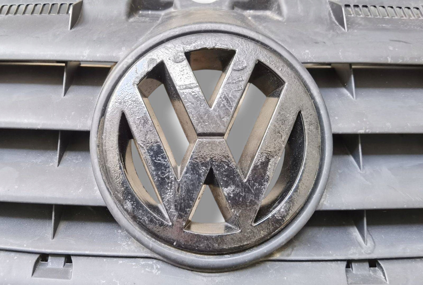 grille radiator Volkswagen Touran 2006 VW07046GA