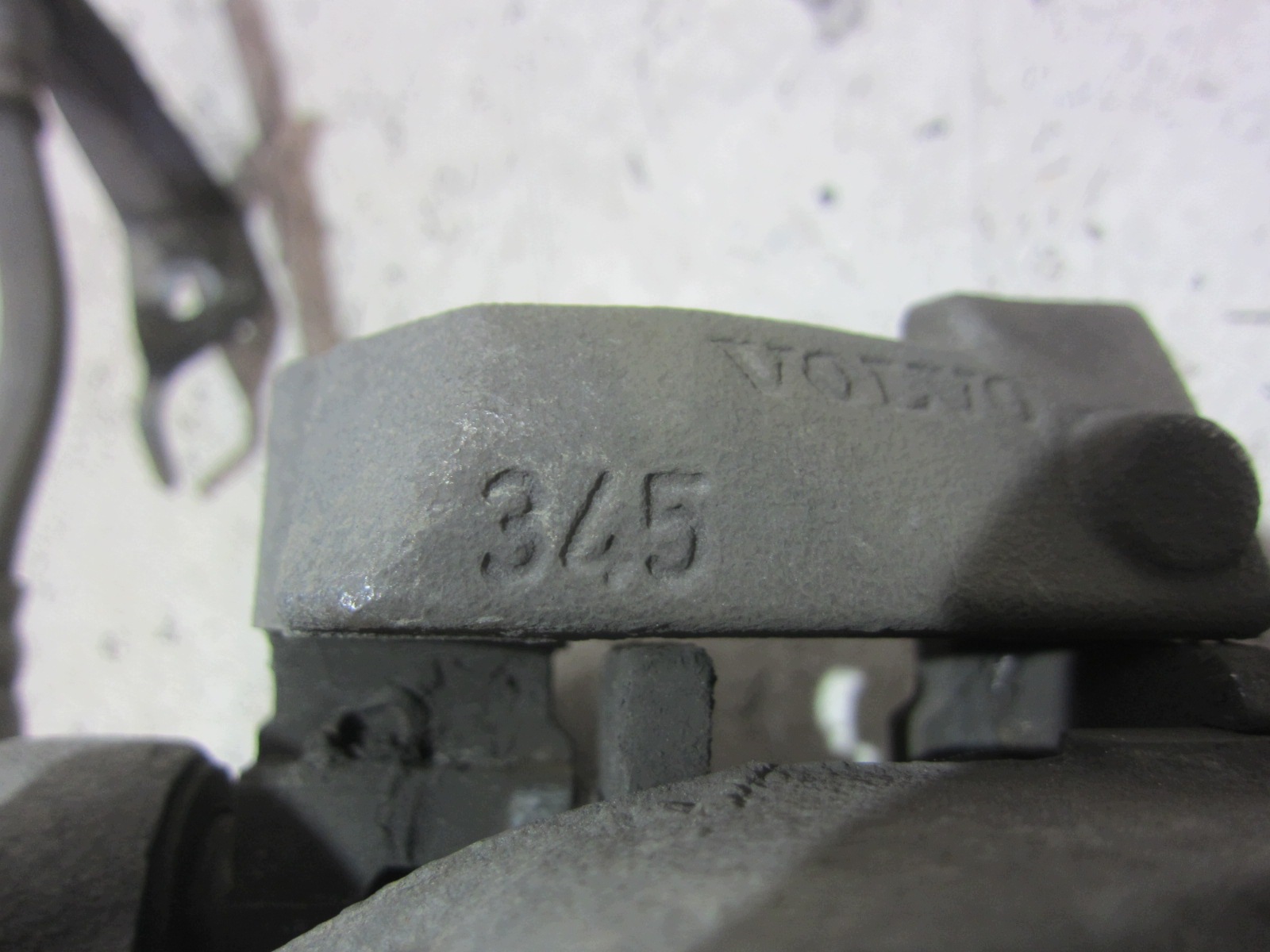 VOLVO XC90 II left front XC 90 2.0 T6 caliper brake 345 front 31381442